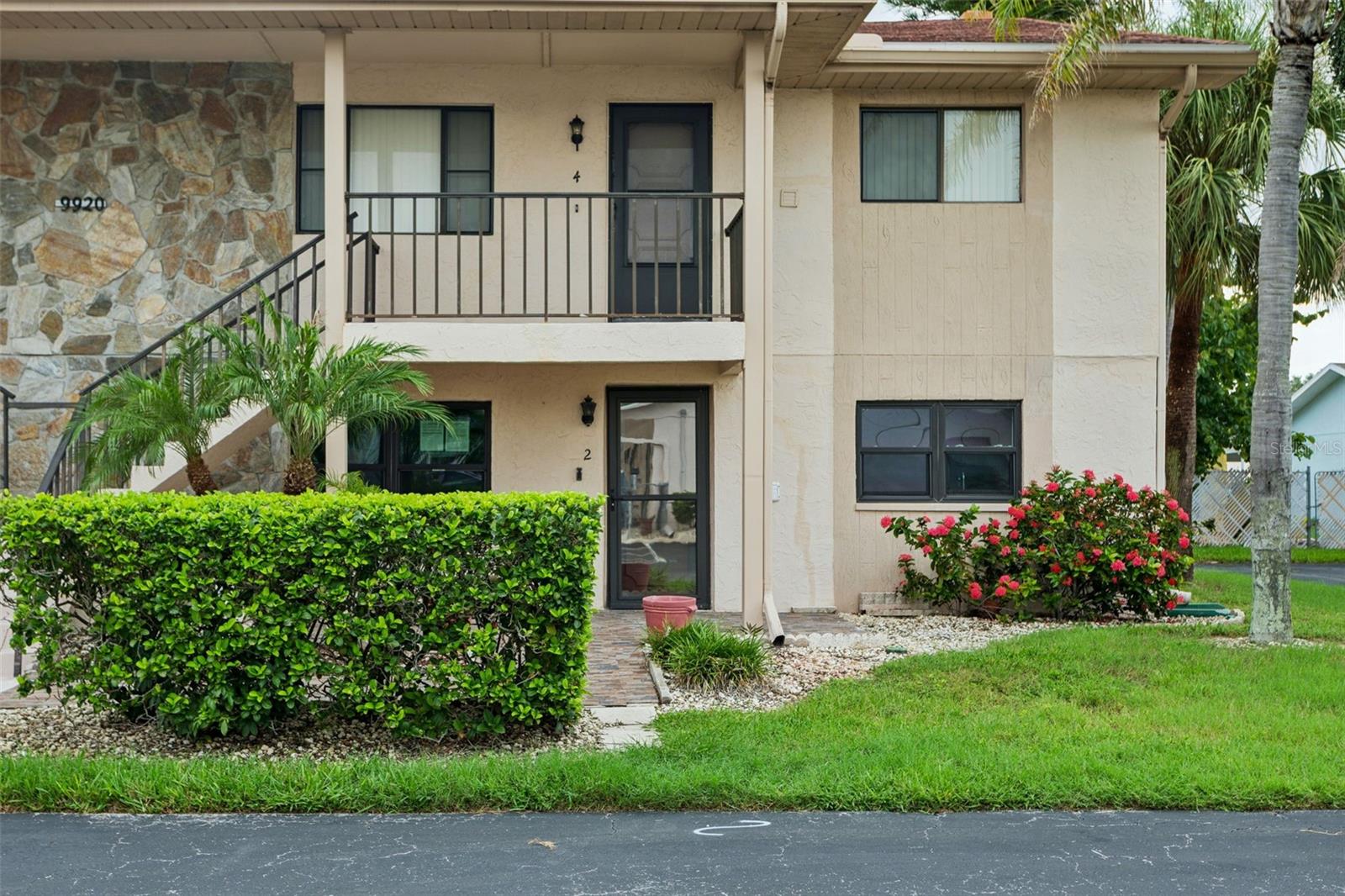 9920 EAGLES POINT CIR #2 — photo 2