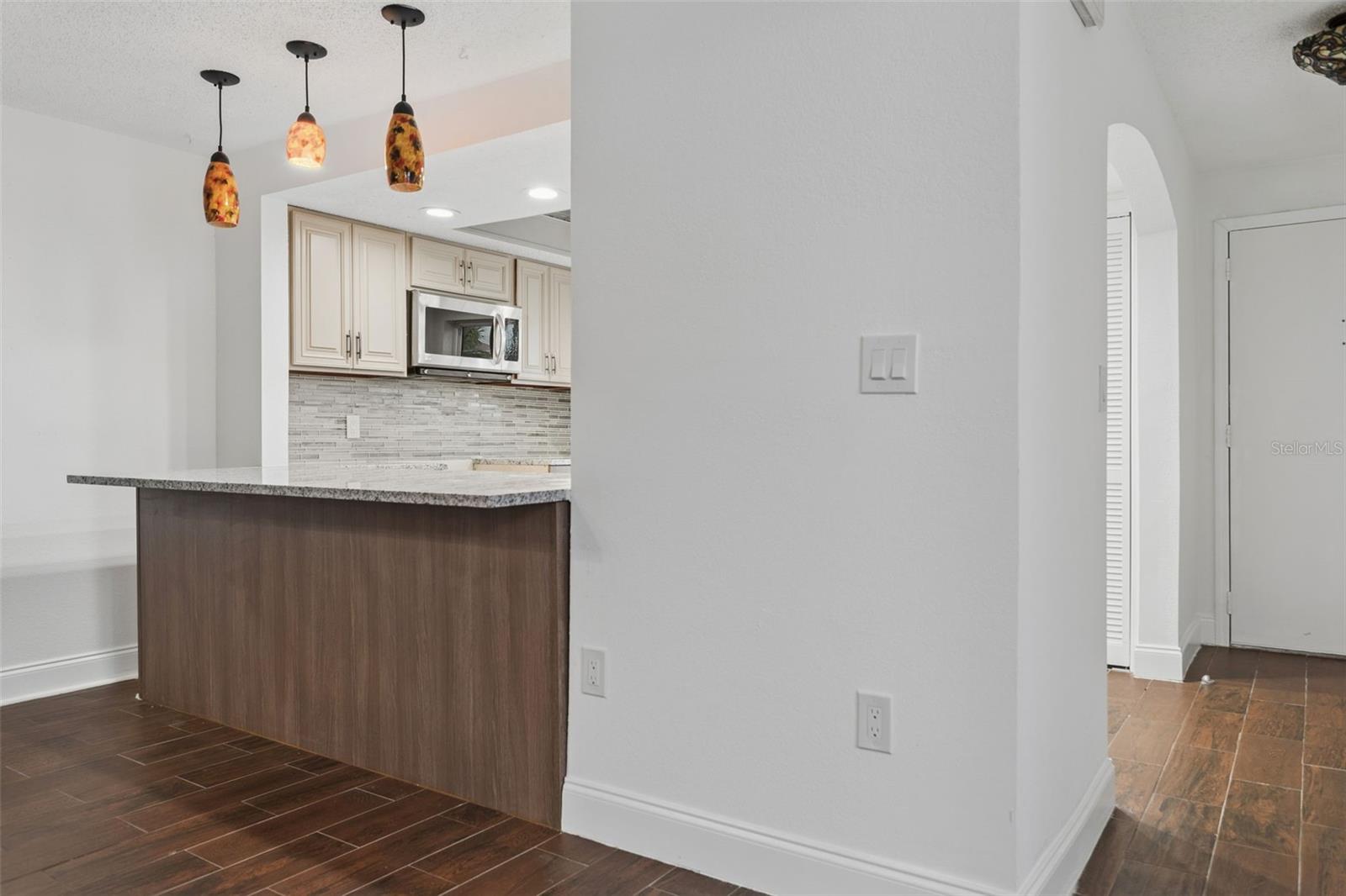 9920 EAGLES POINT CIR #2 — photo 5
