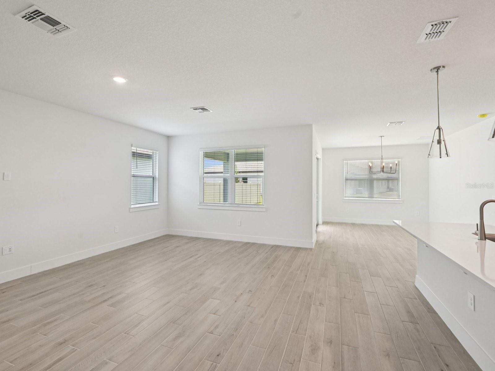 157 SUN CHASER DR — photo 3