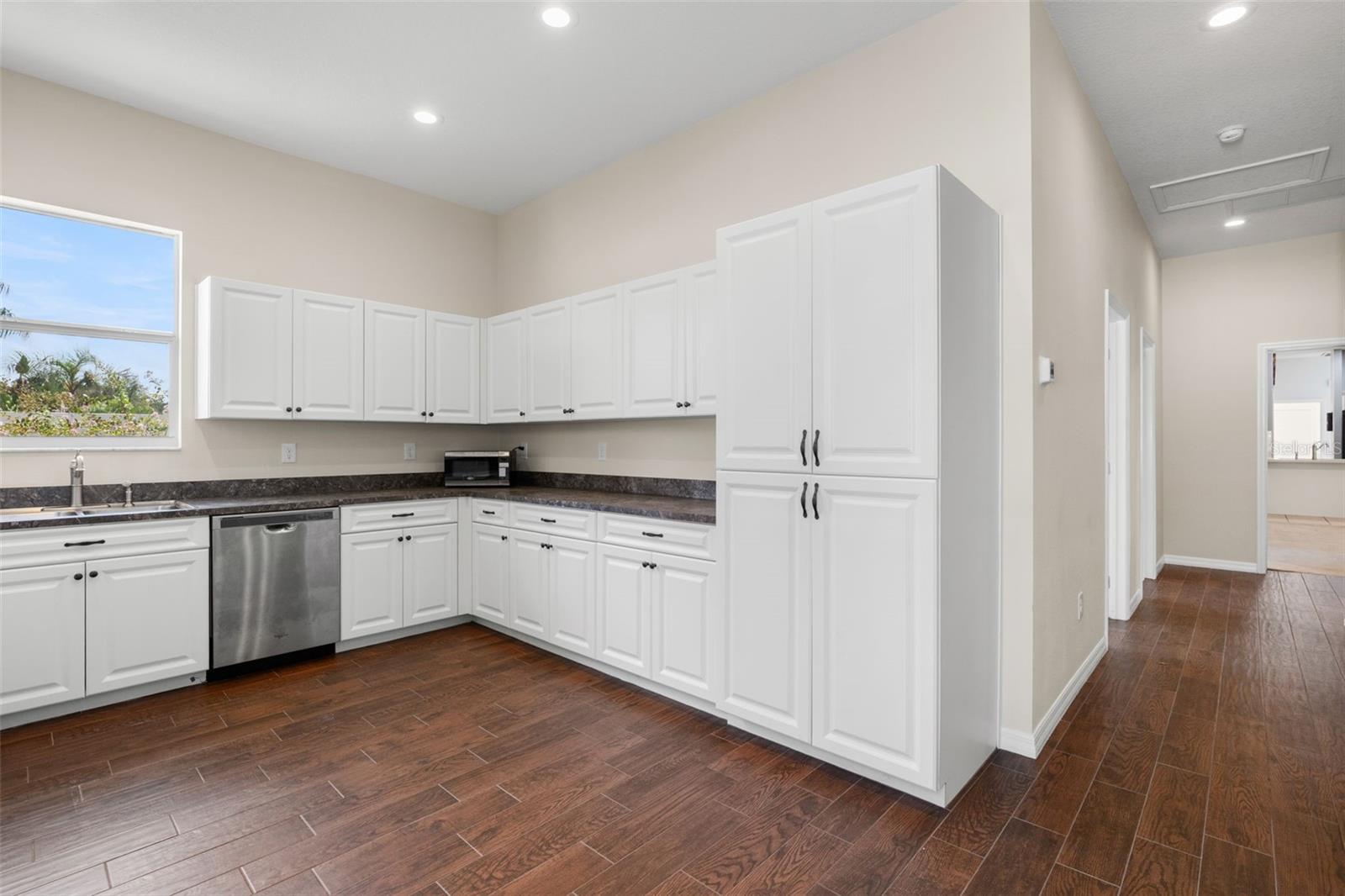 7904 OREGOLD DR — photo 51