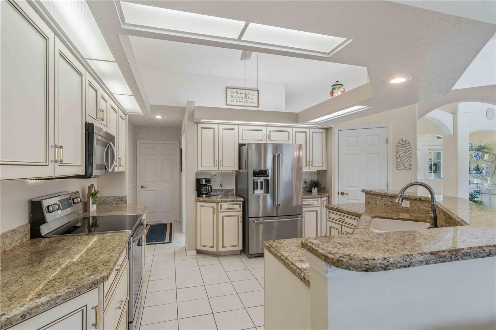 4875 HANSARD AVE — photo 19