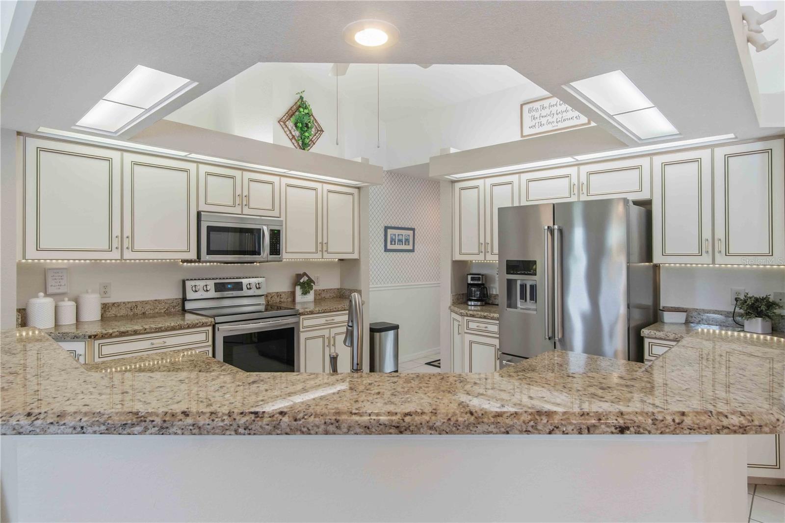 4875 HANSARD AVE — photo 18