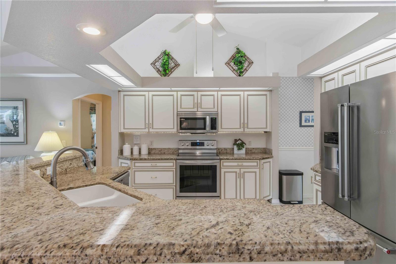 4875 HANSARD AVE — photo 15