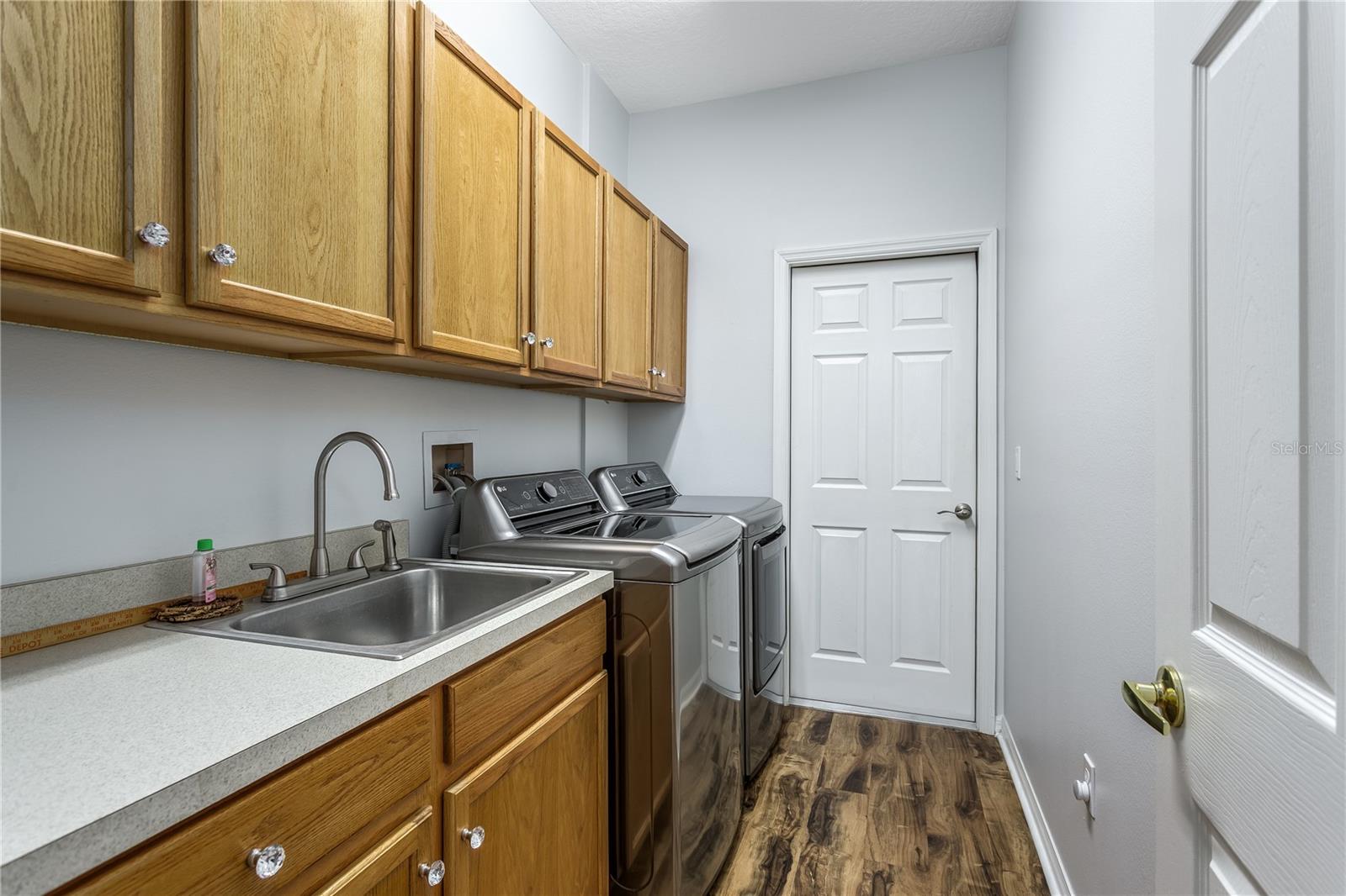 7235 CLEOPATRA DR — photo 17