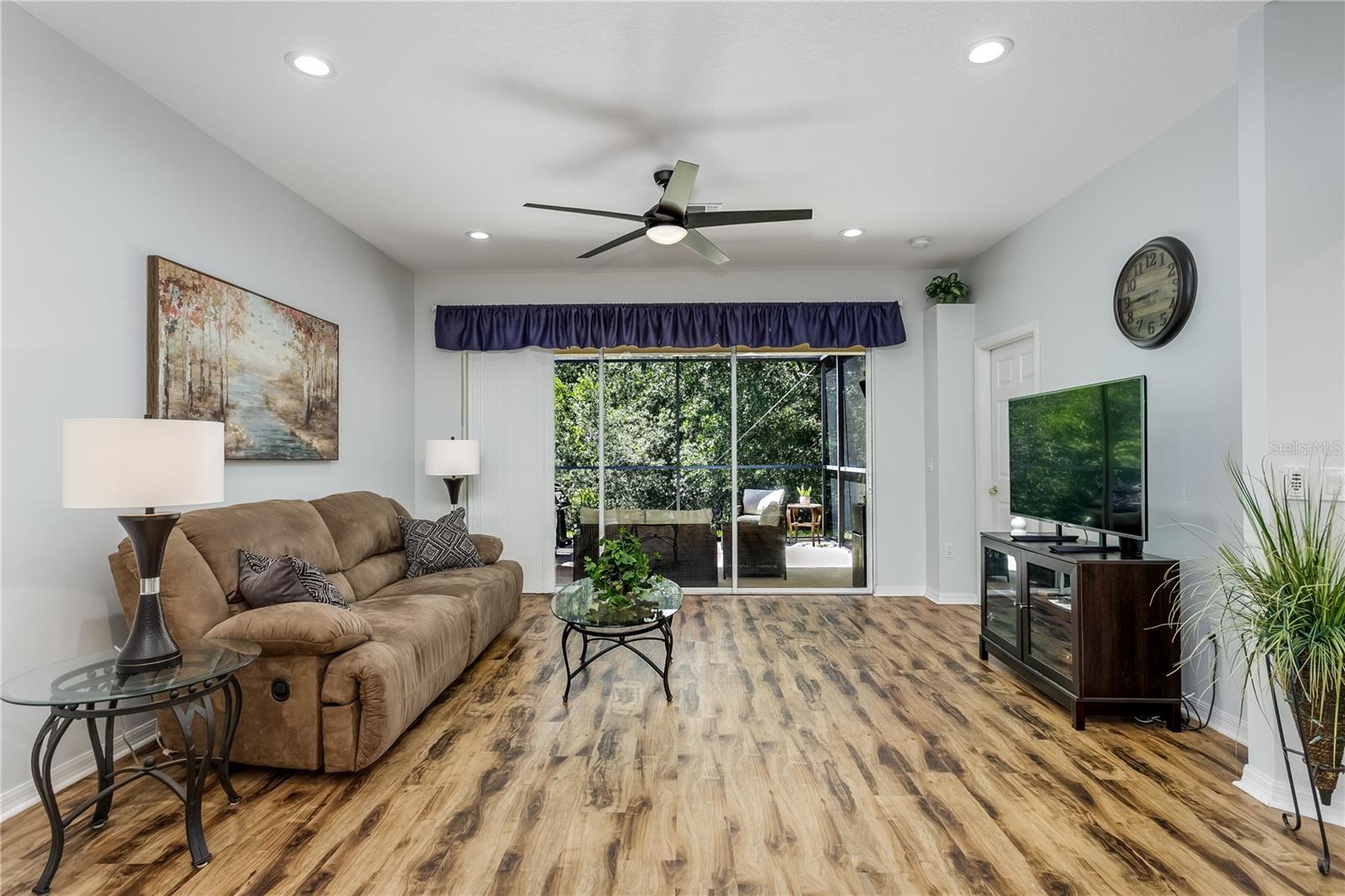 7235 CLEOPATRA DR — photo 8