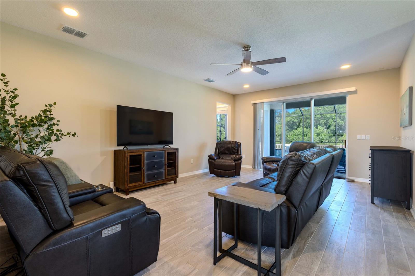 3195 KING FERN DR — photo 6