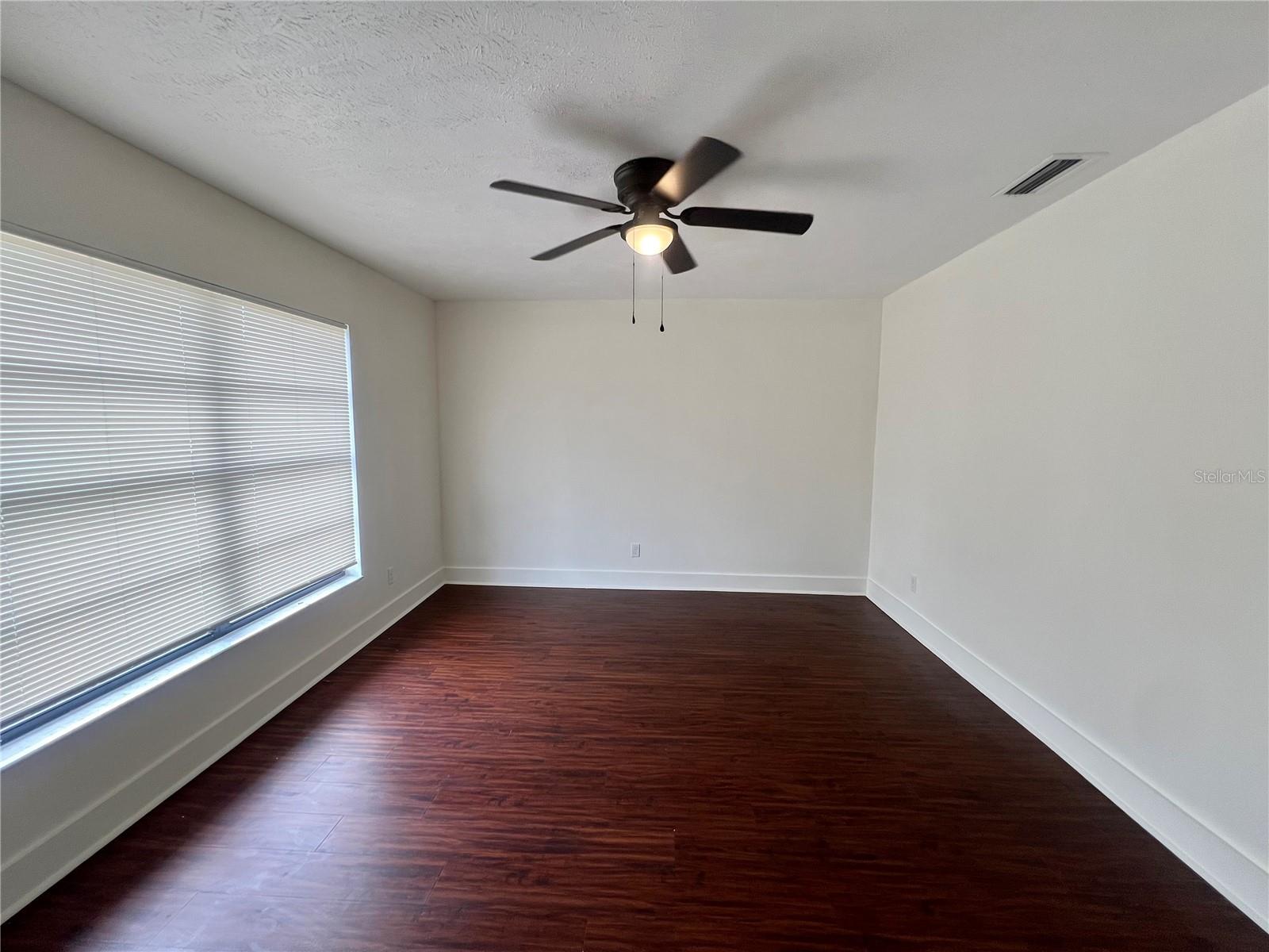 4614 E SENECA AVE — photo 2