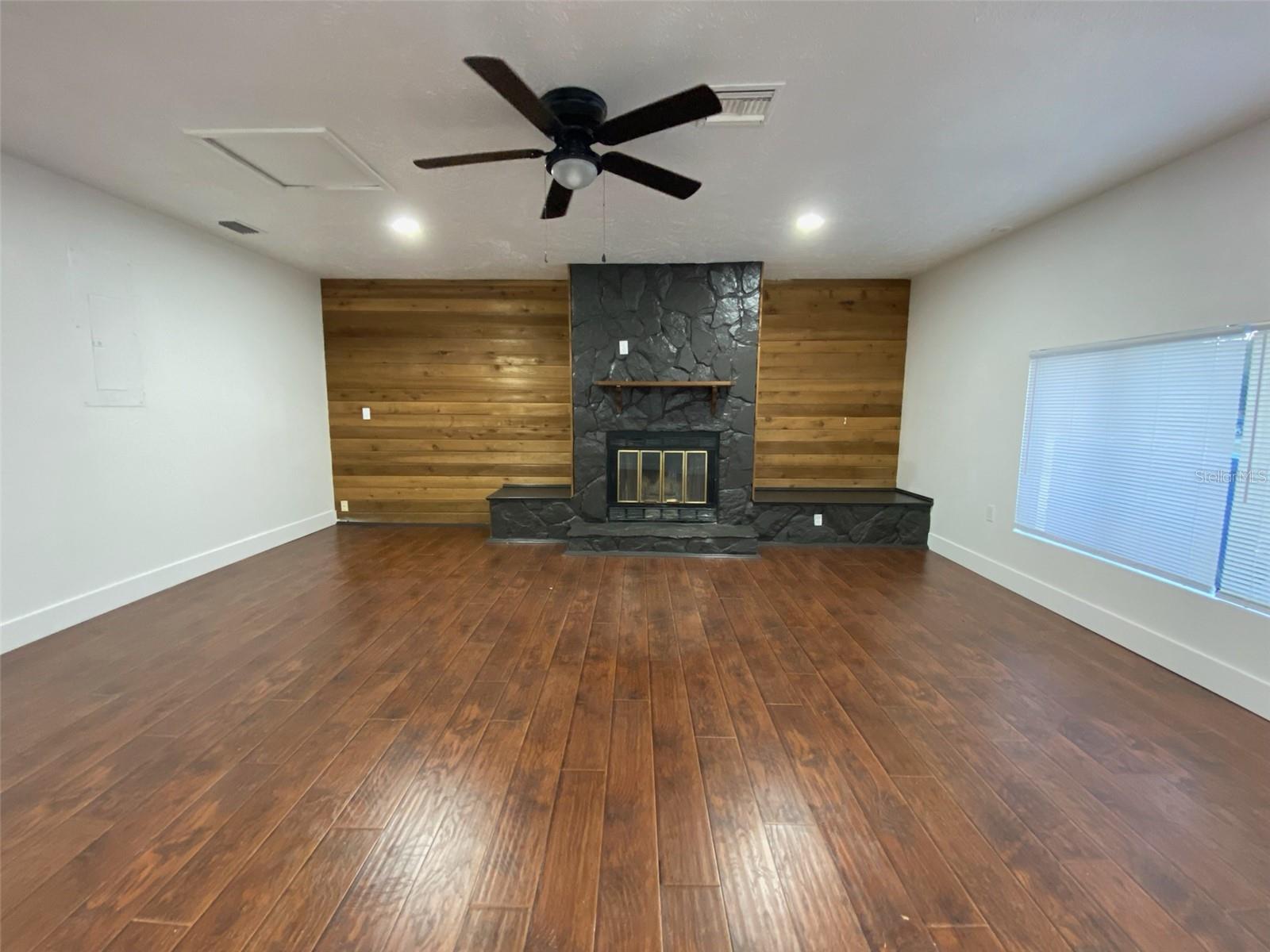 4614 E SENECA AVE — photo 12