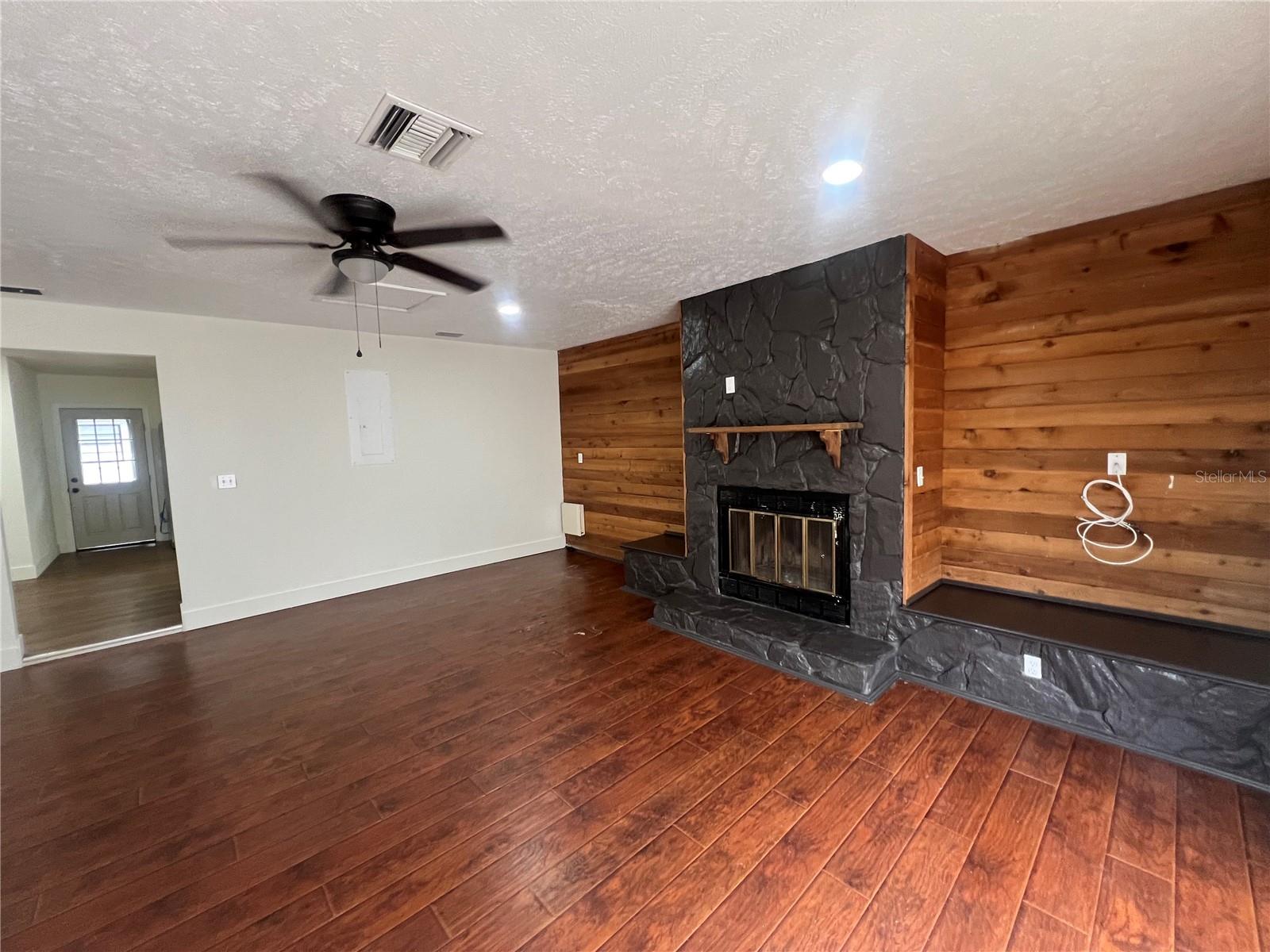 4614 E SENECA AVE — photo 14