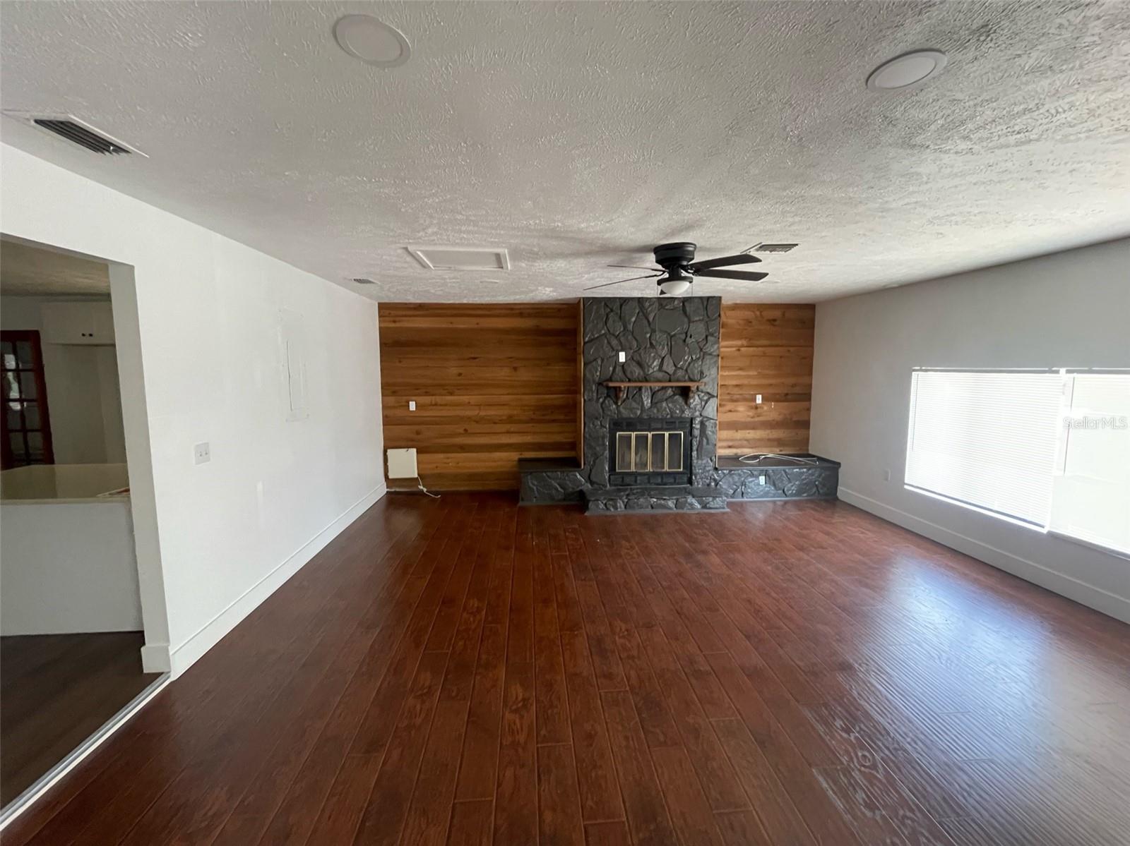 4614 E SENECA AVE — photo 15