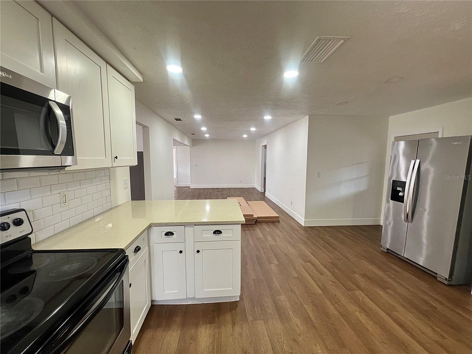 4614 E SENECA AVE — photo 9