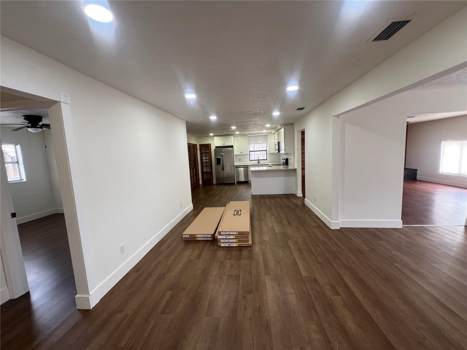 4614 E SENECA AVE — photo 5