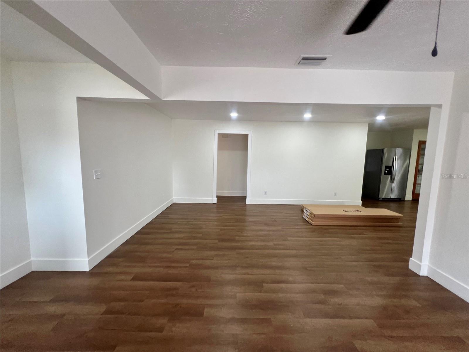 4614 E SENECA AVE — photo 4