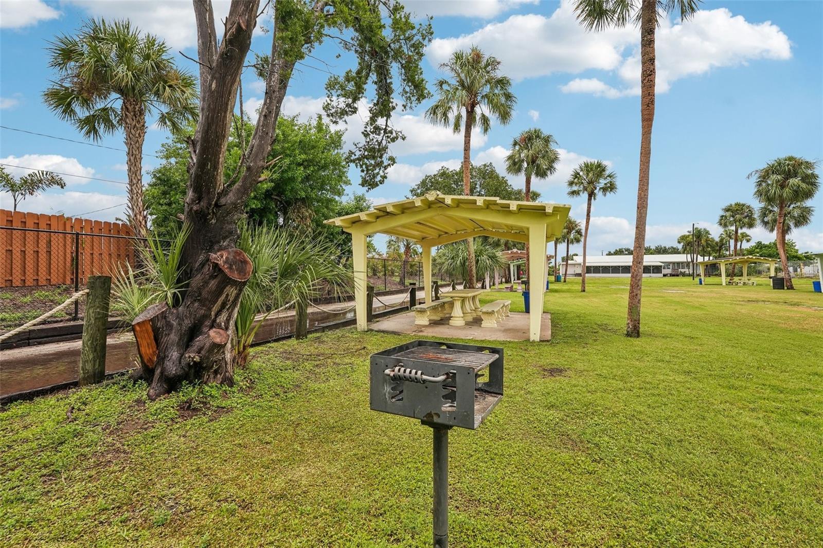 2406 FLORIDA BLVD — photo 34