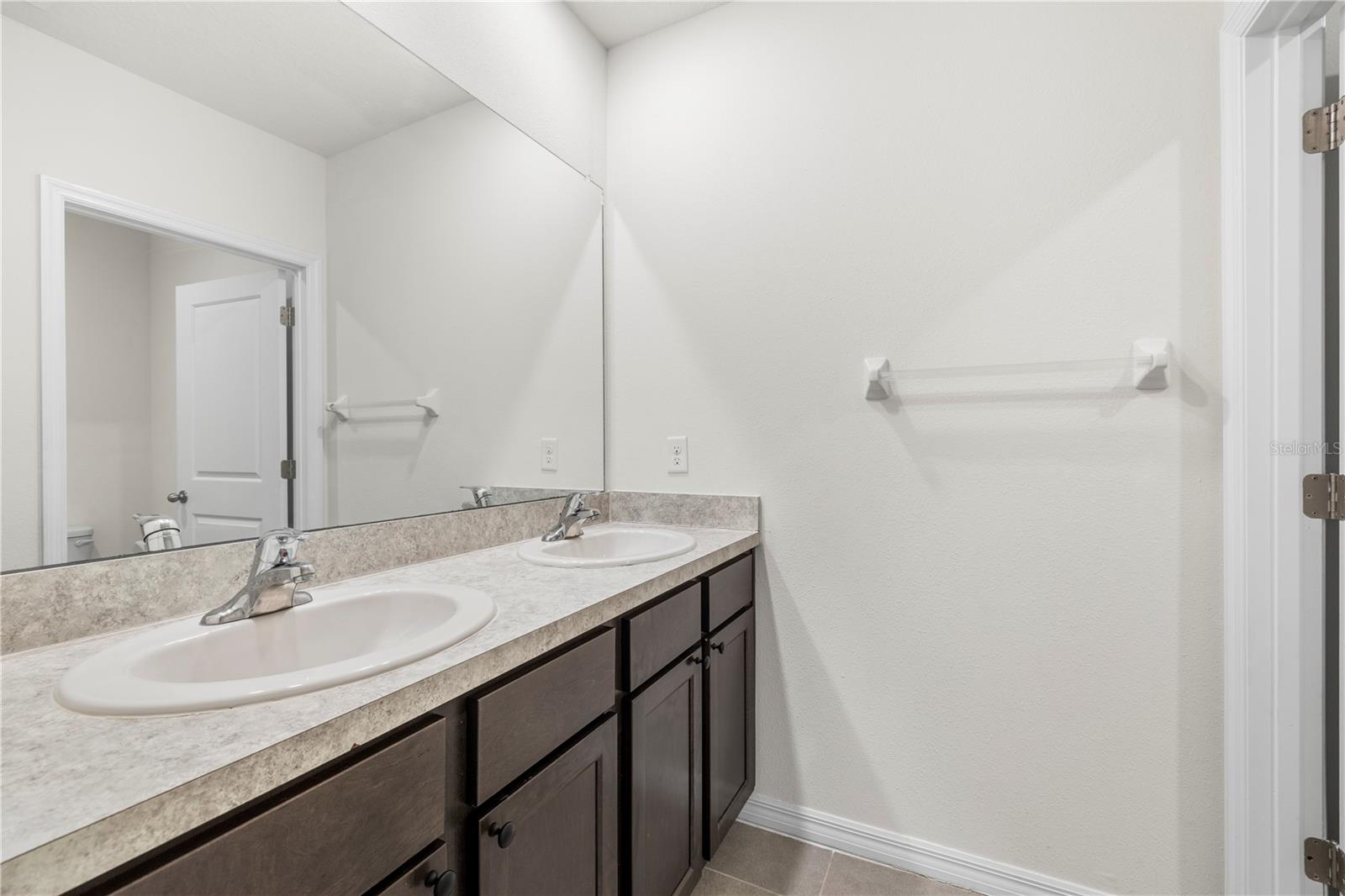 10212 GOLDEN LIGHT CT — photo 32