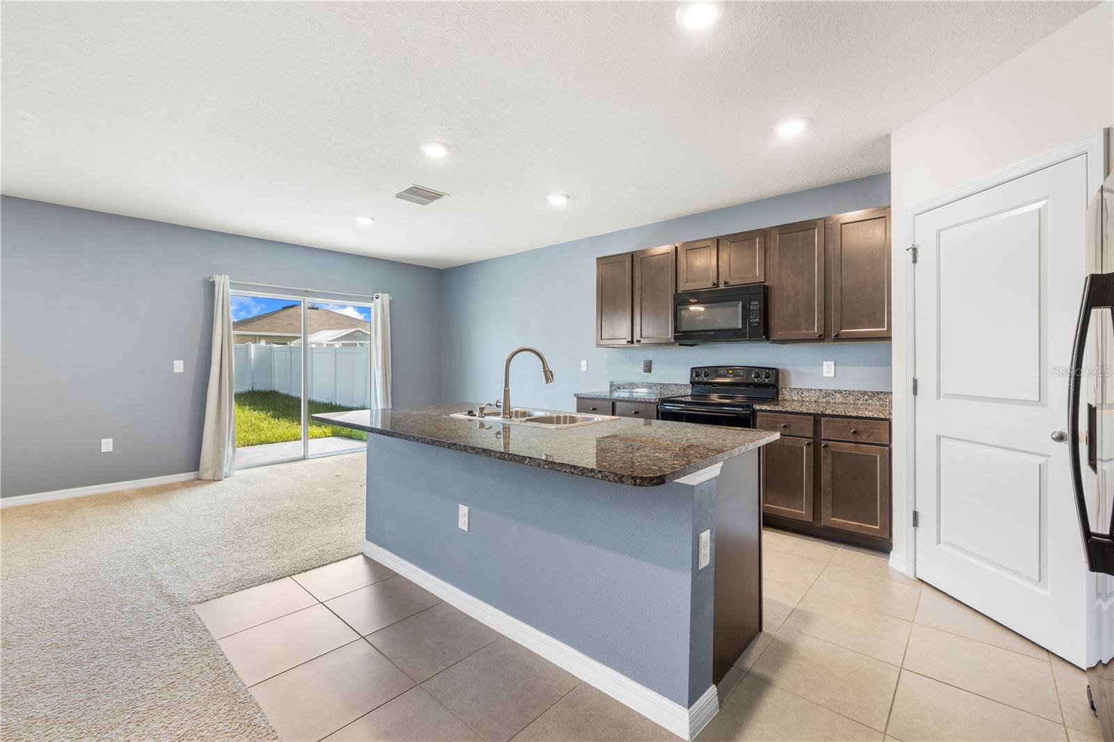 10212 GOLDEN LIGHT CT — photo 17