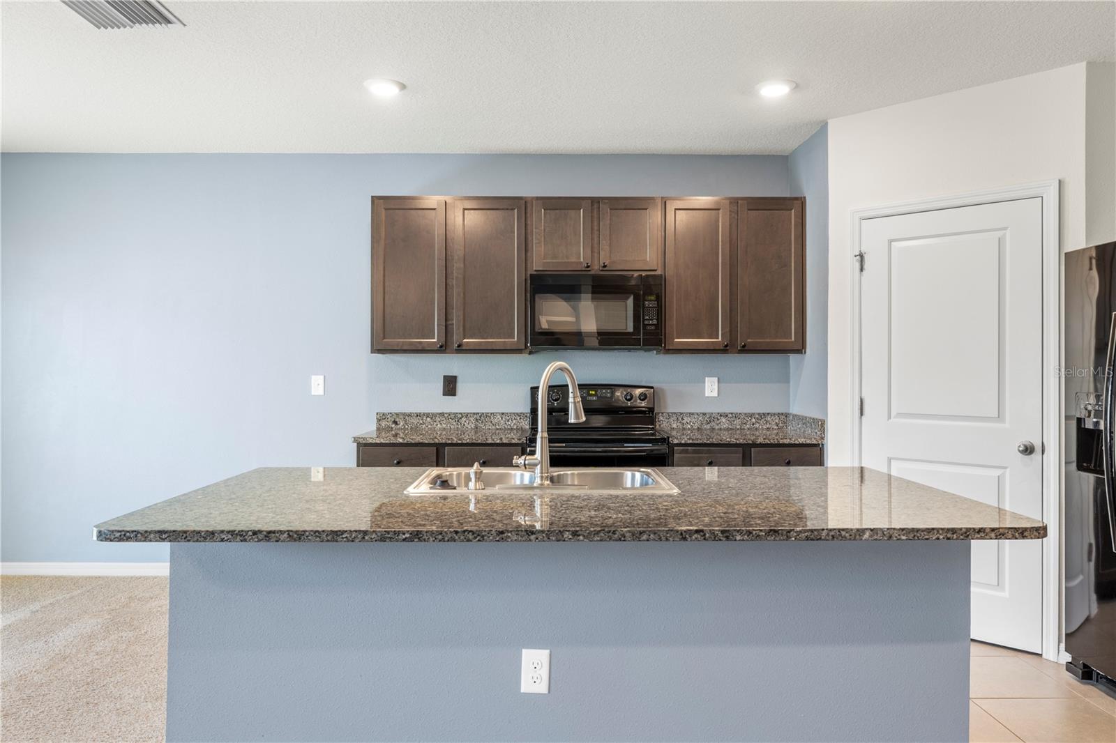 10212 GOLDEN LIGHT CT — photo 18
