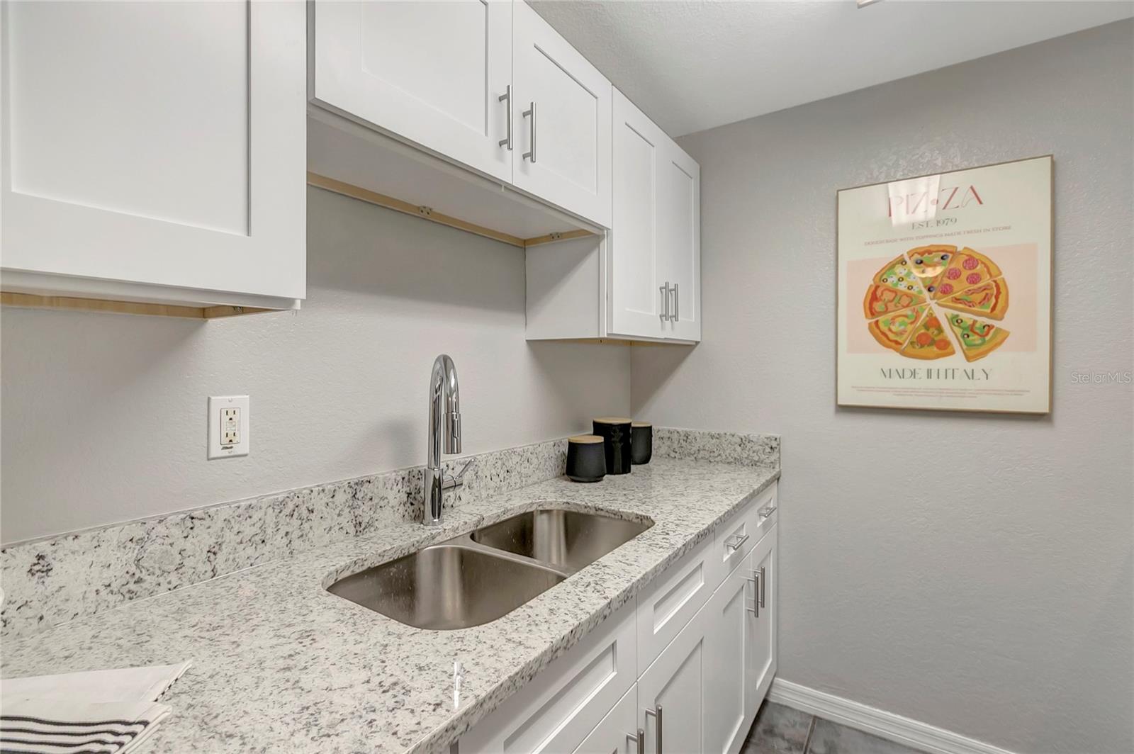 3908 E HANNA AVE — photo 12