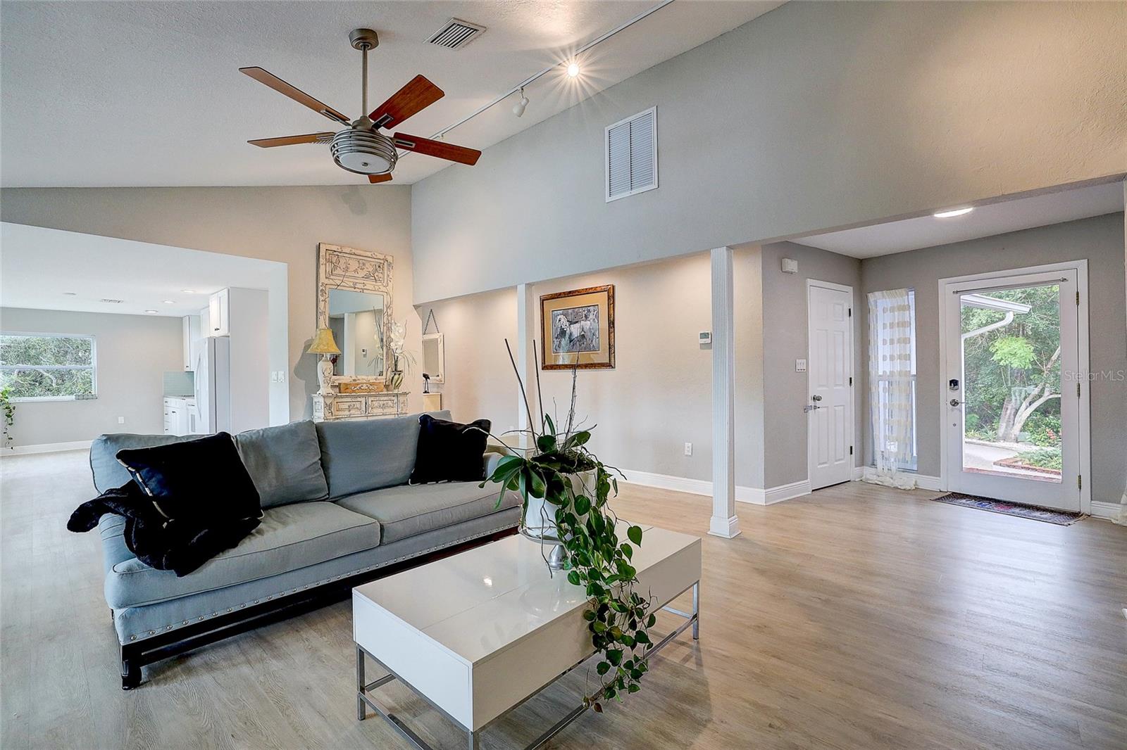 3214 N SECLUSION DR — photo 9
