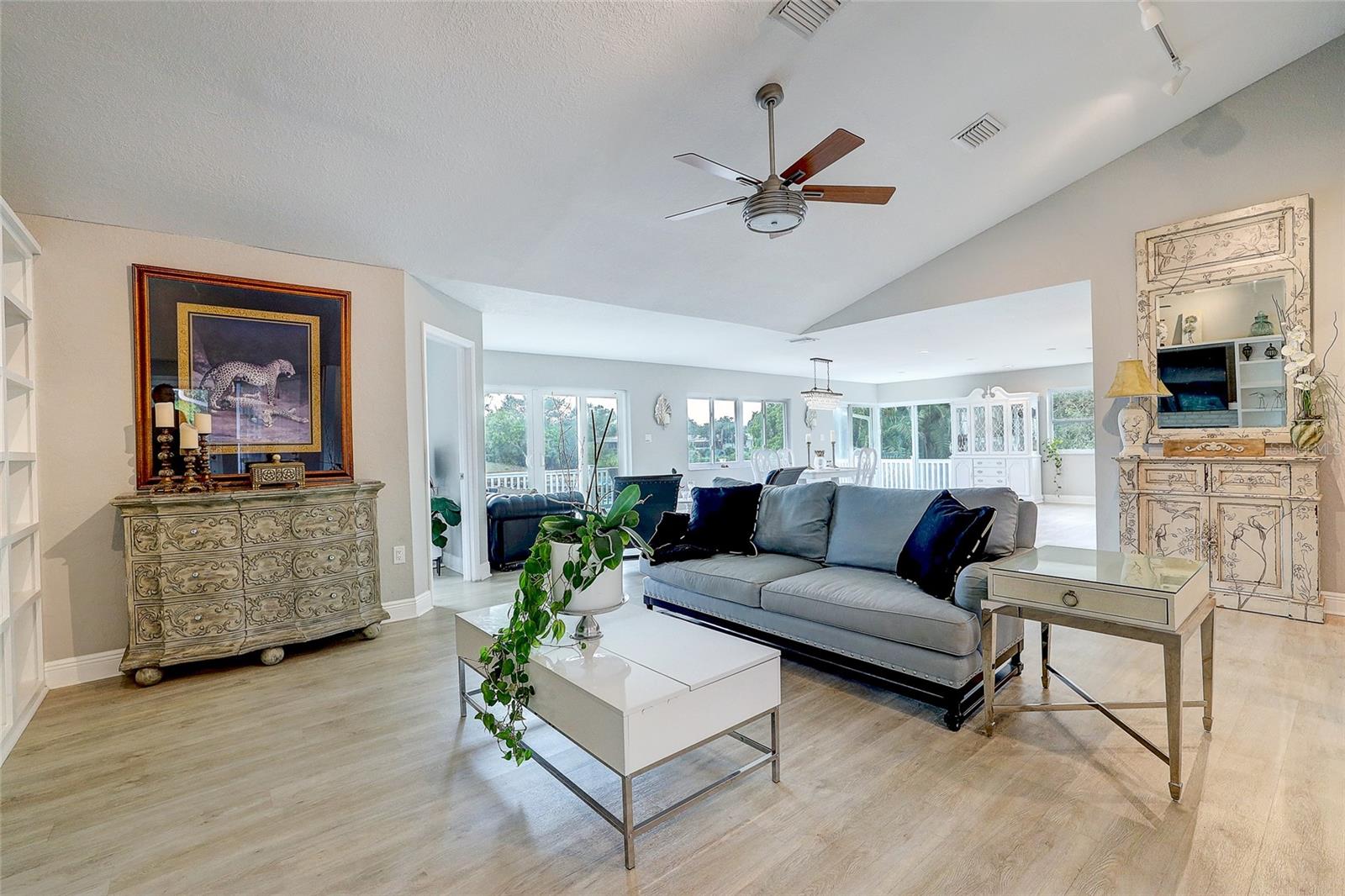 3214 N SECLUSION DR — photo 7