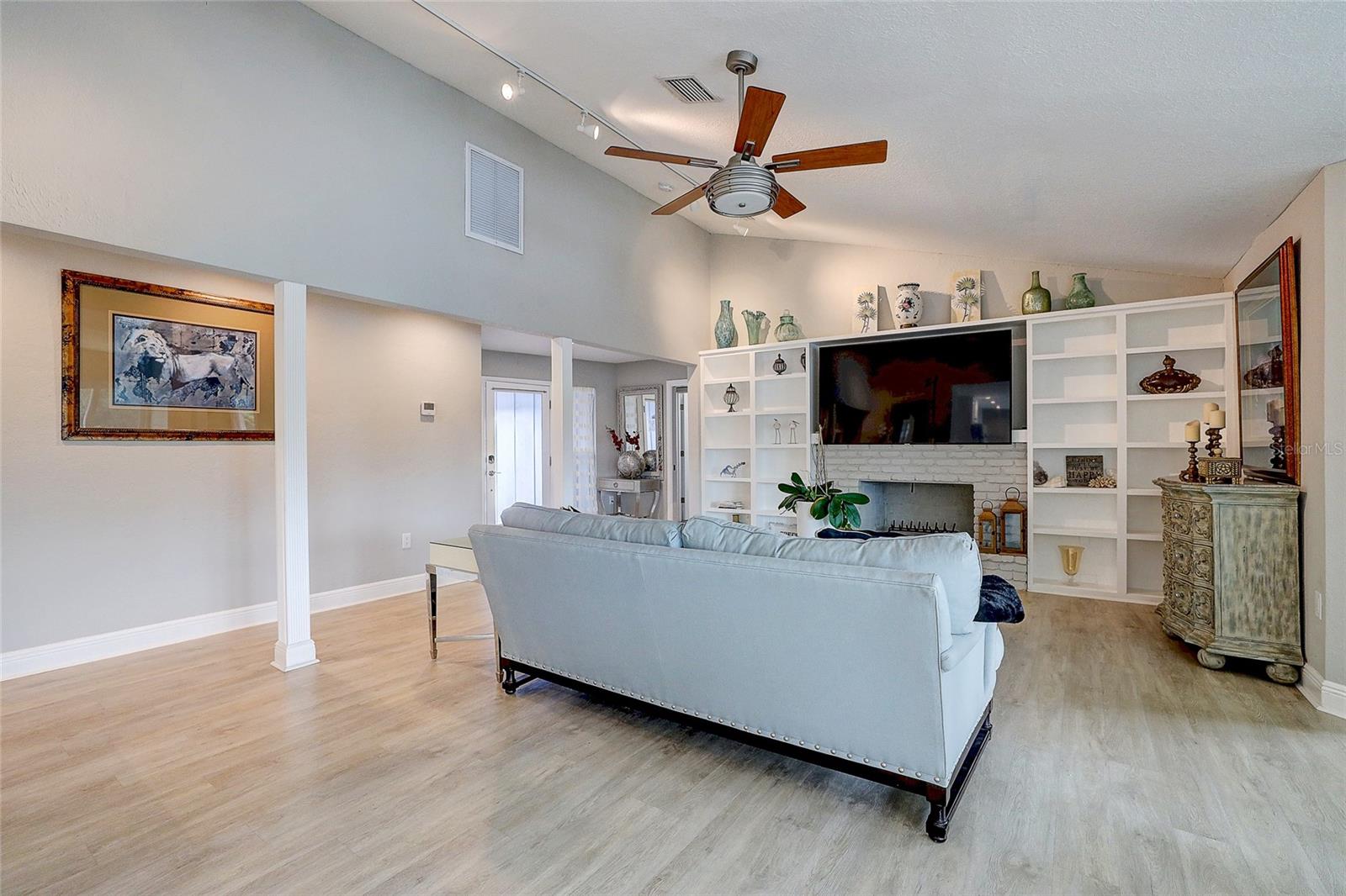 3214 N SECLUSION DR — photo 8