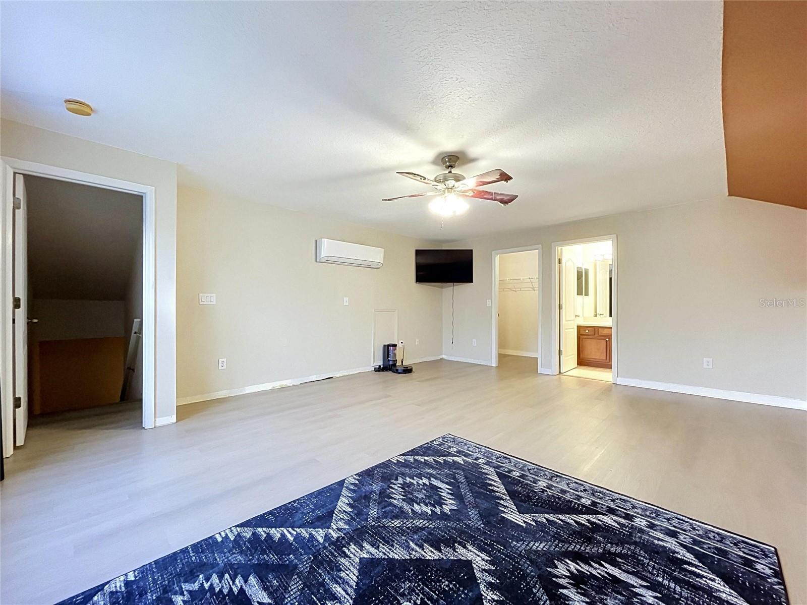1124 SPLIT SILK ST — photo 39