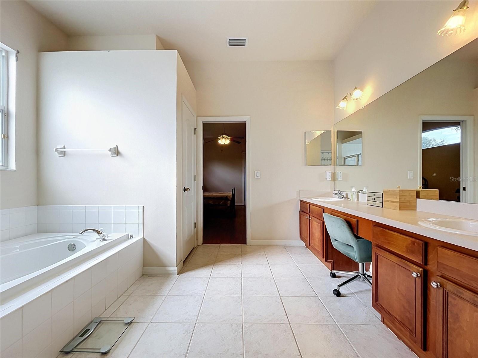 1124 SPLIT SILK ST — photo 37