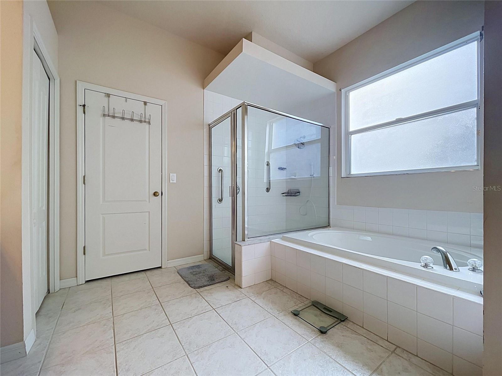 1124 SPLIT SILK ST — photo 38