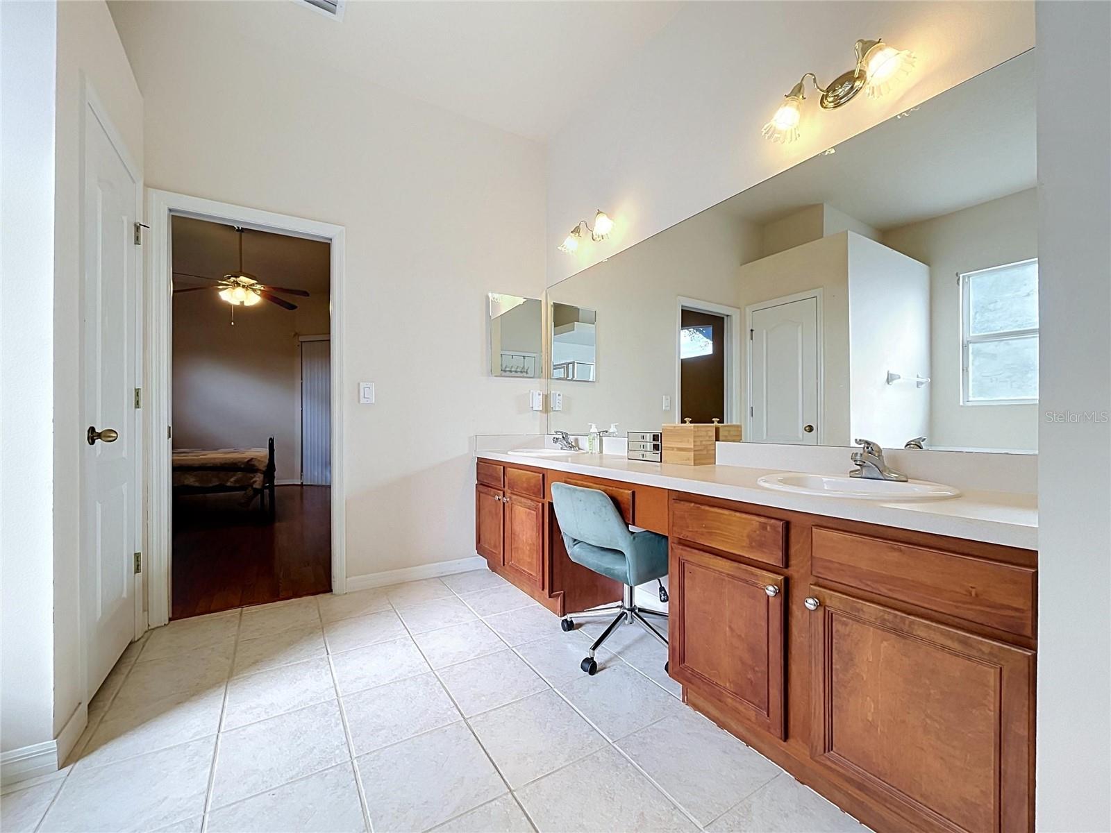 1124 SPLIT SILK ST — photo 36