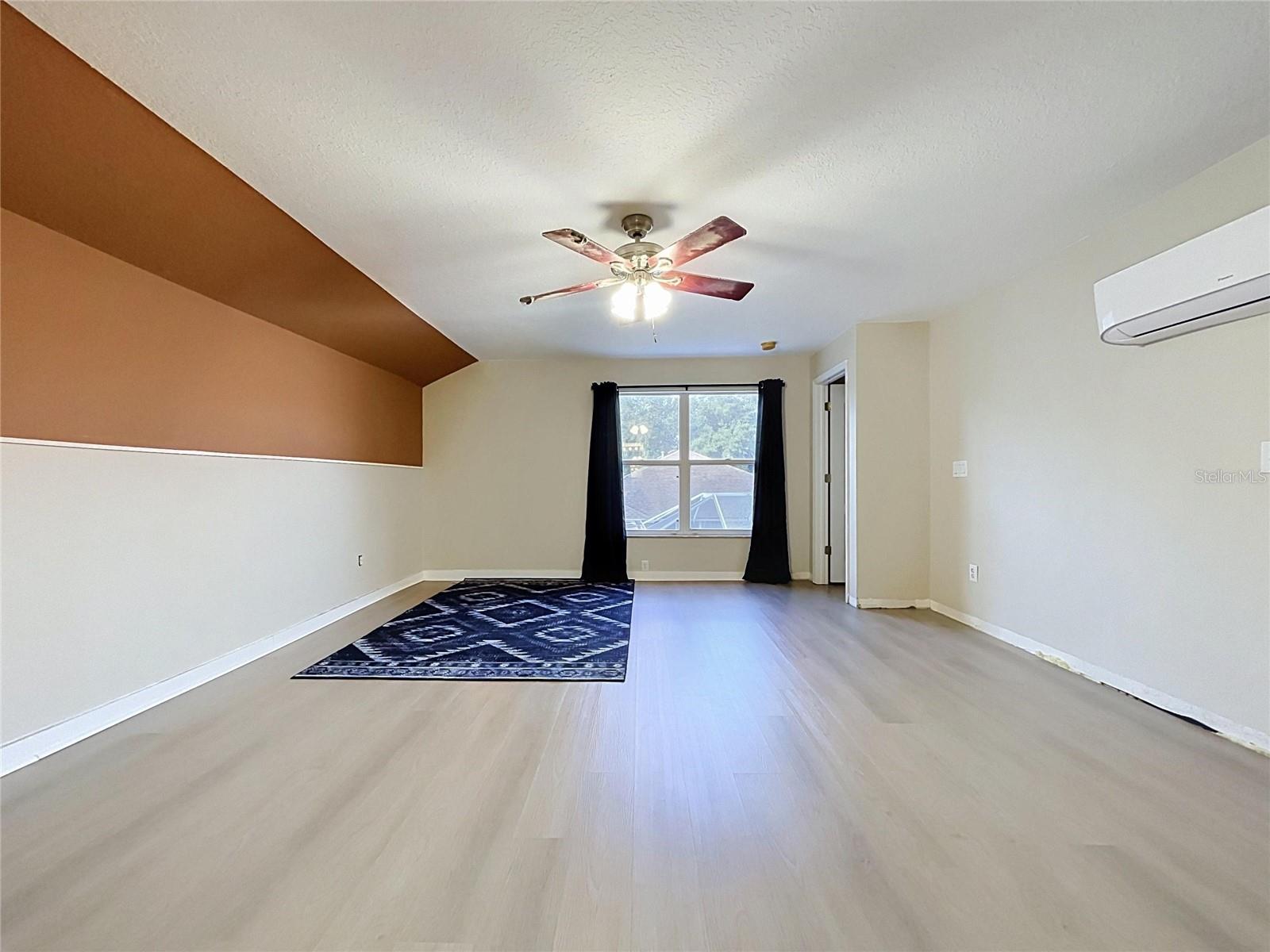 1124 SPLIT SILK ST — photo 40