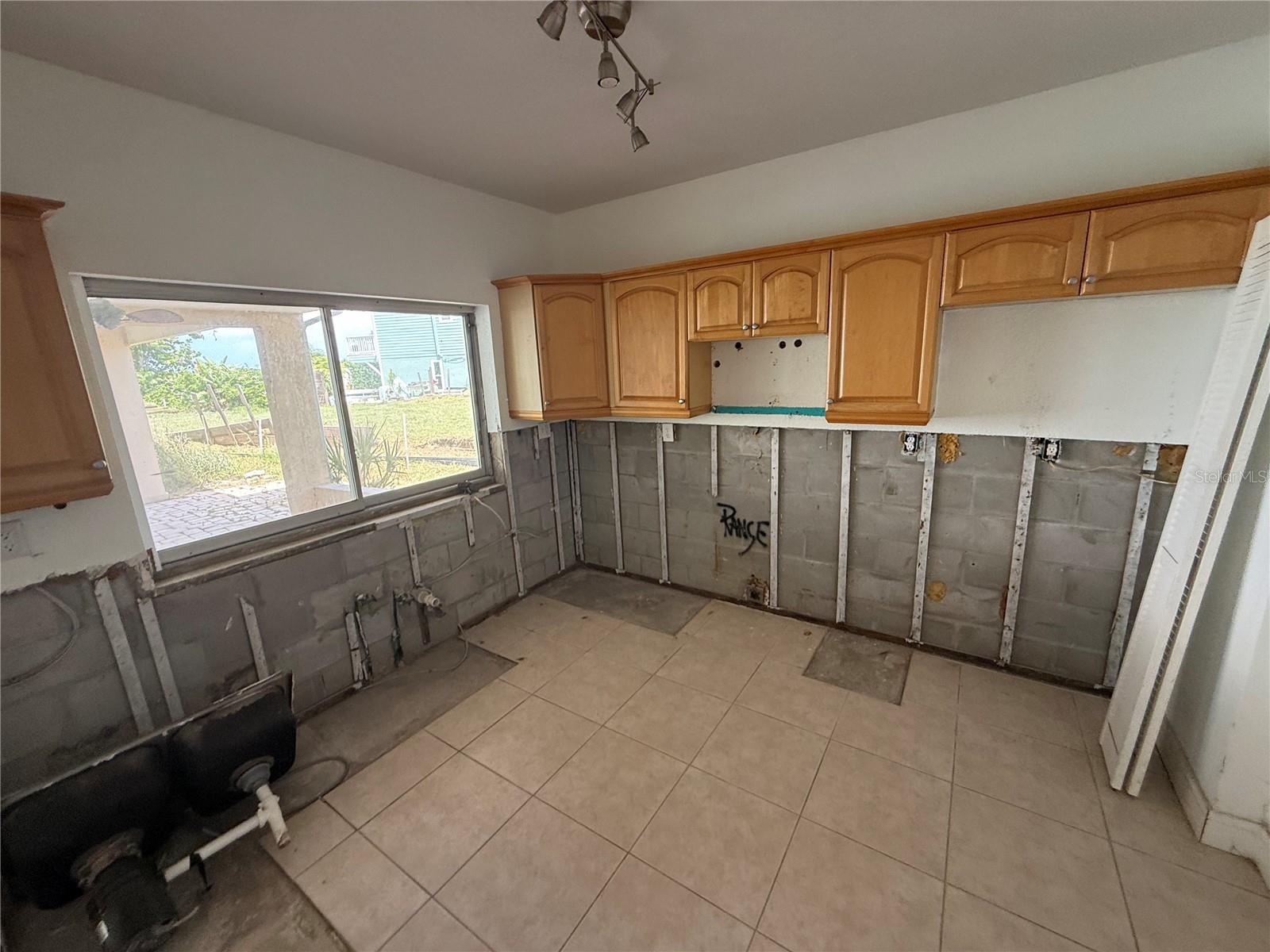 6111 BAYOU GRANDE BLVD NE — photo 10