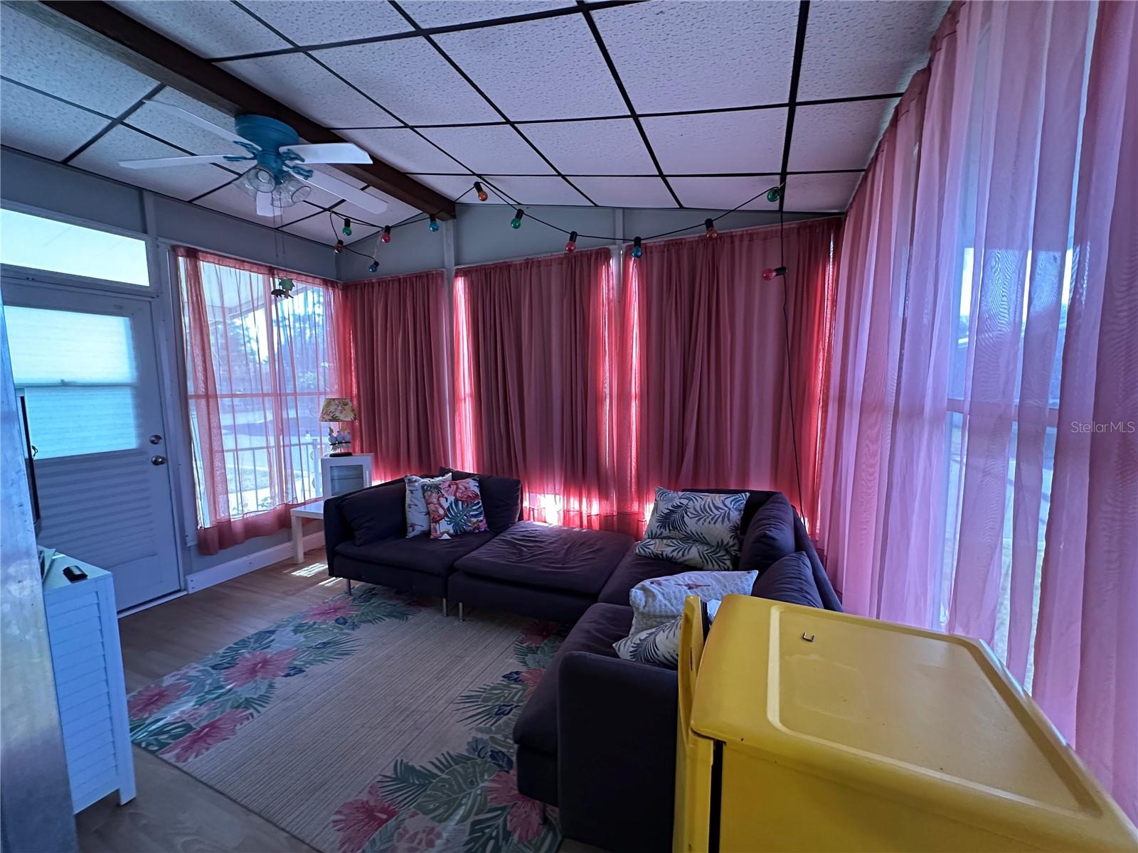 283 APRICOT ST — photo 16
