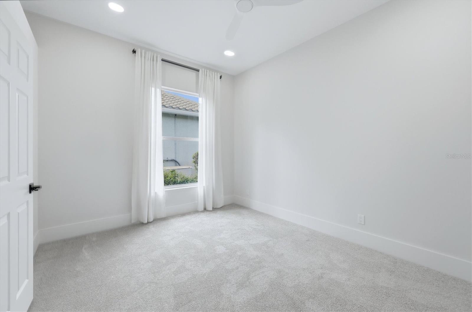 7825 WILTON CRESCENT CIR — photo 27