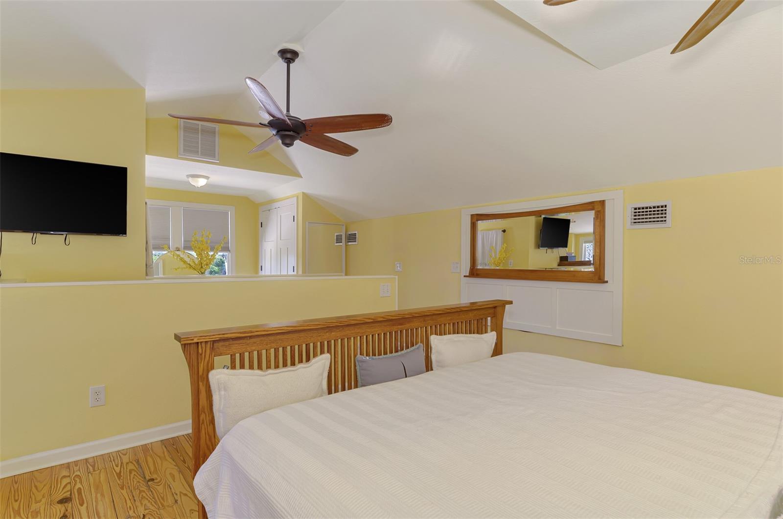 530 W GREEN ST — photo 39