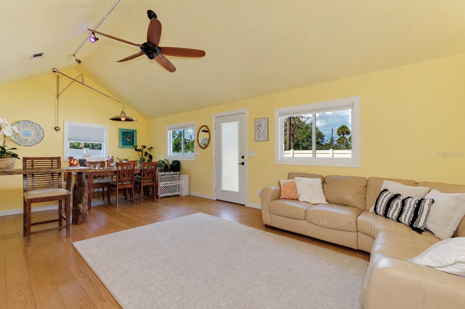 530 W GREEN ST — photo 26