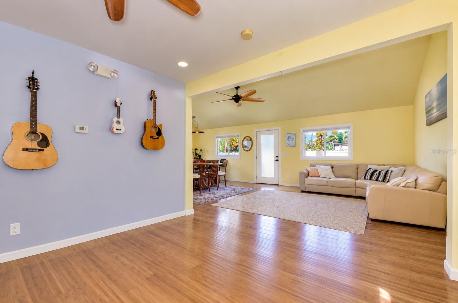 530 W GREEN ST — photo 29