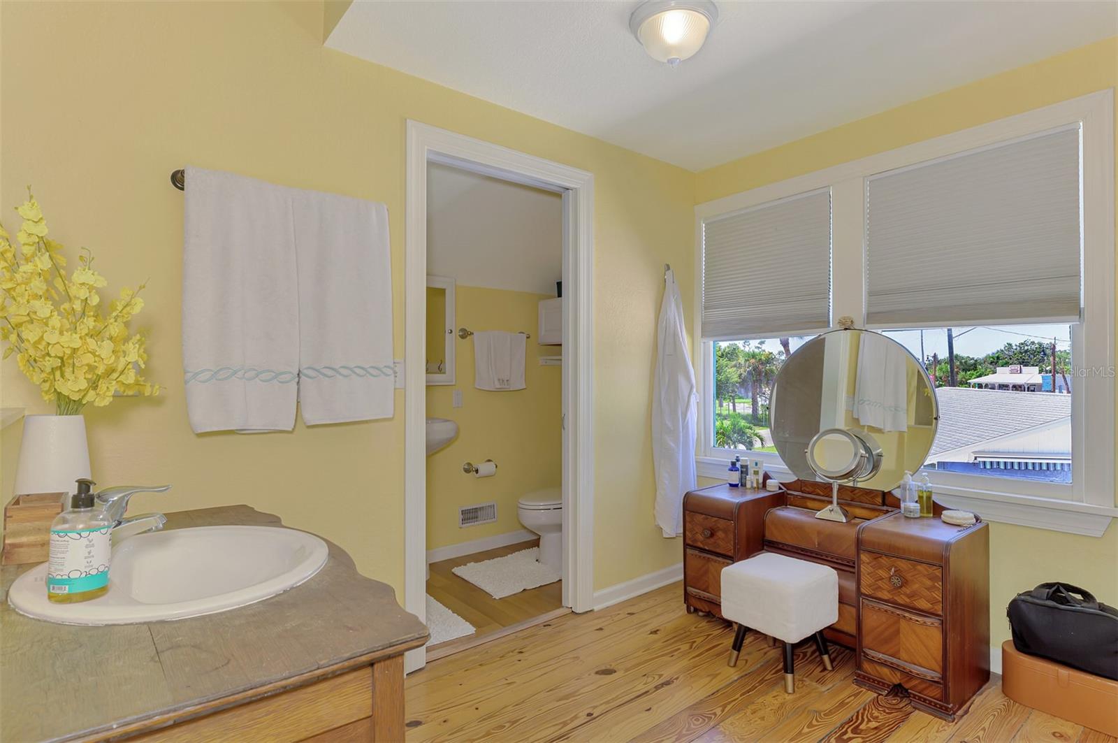 530 W GREEN ST — photo 43