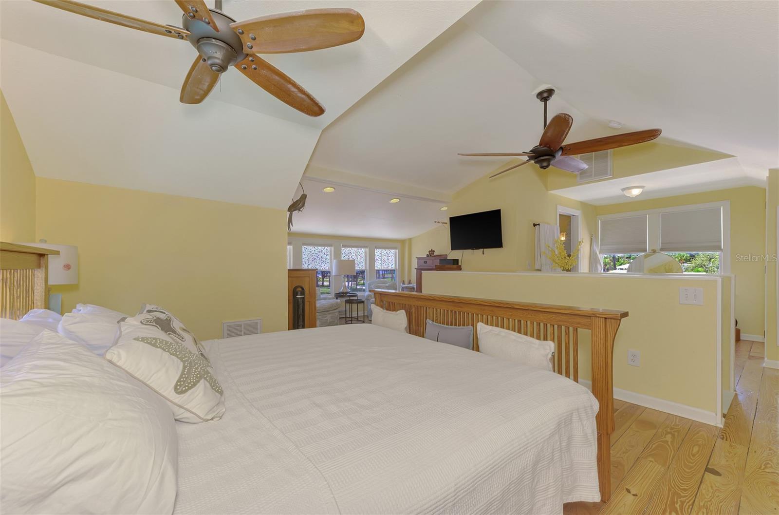 530 W GREEN ST — photo 36