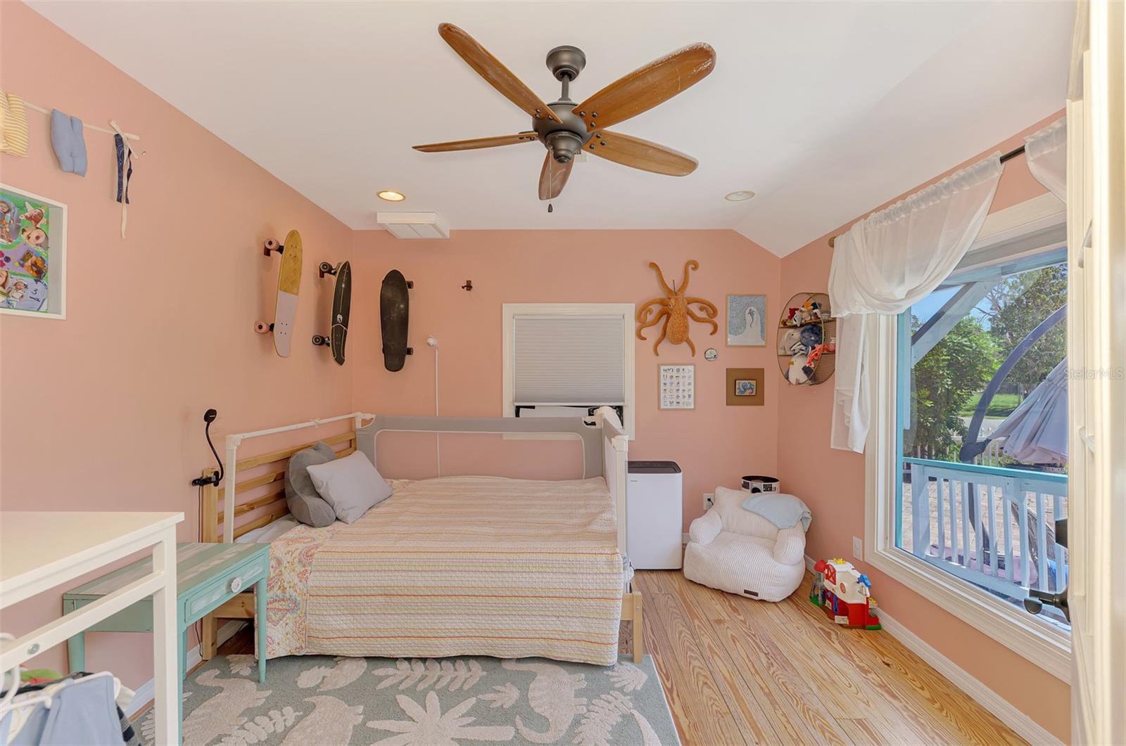 530 W GREEN ST — photo 33