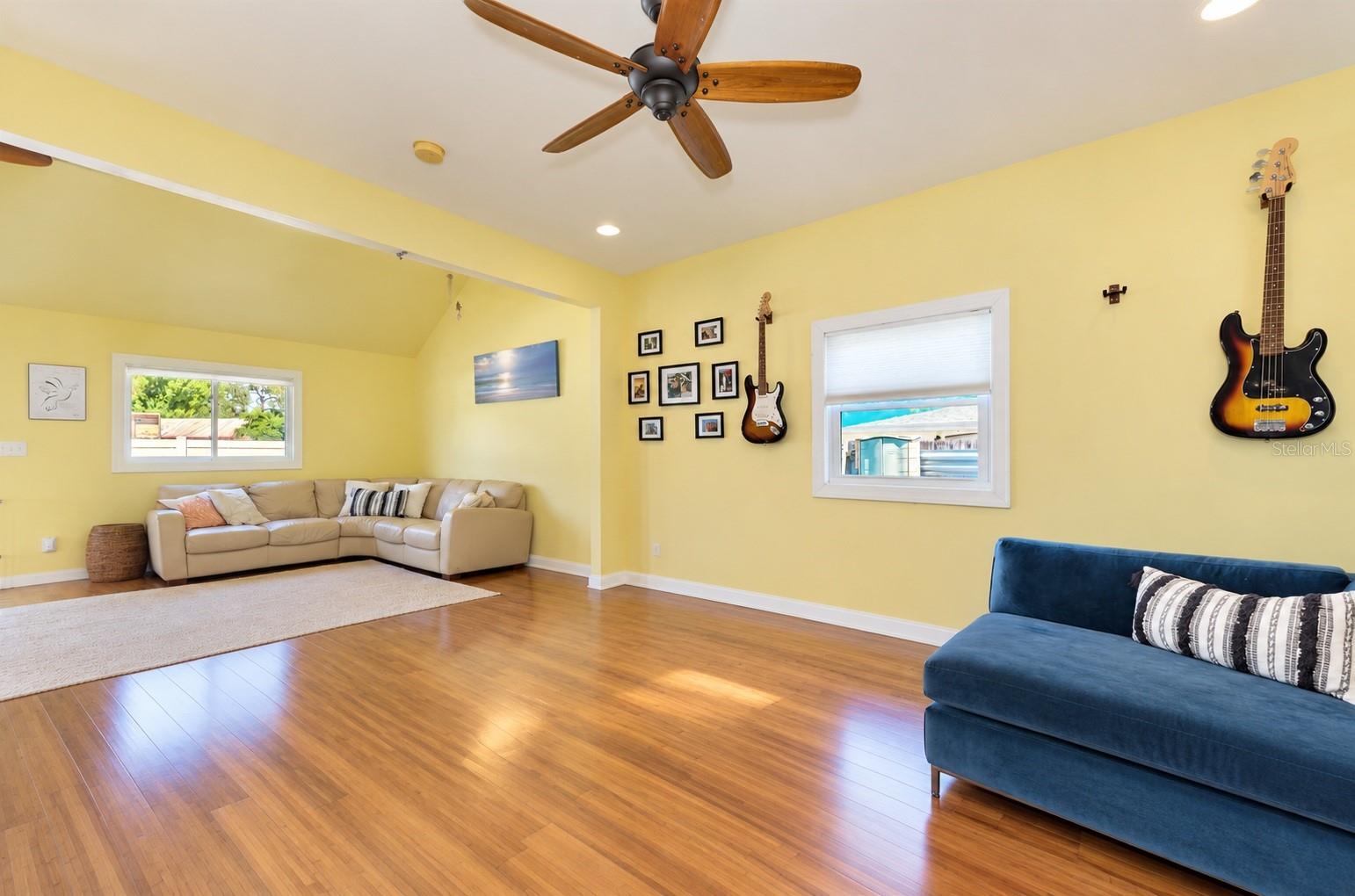 530 W GREEN ST — photo 27