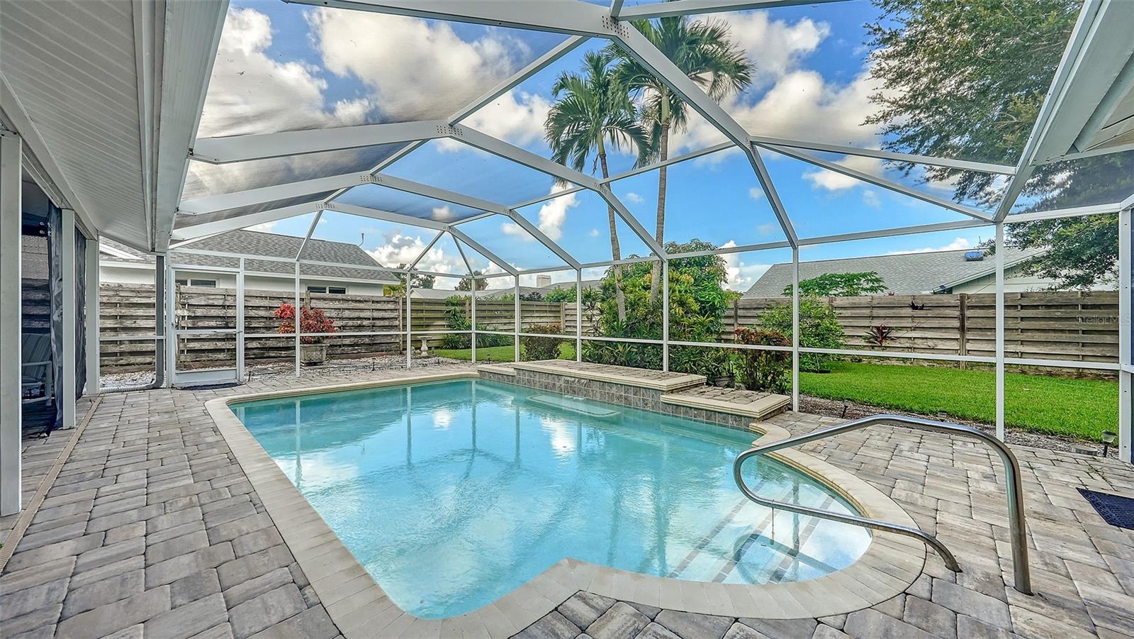 4494 DIAMOND CIR E — photo 3