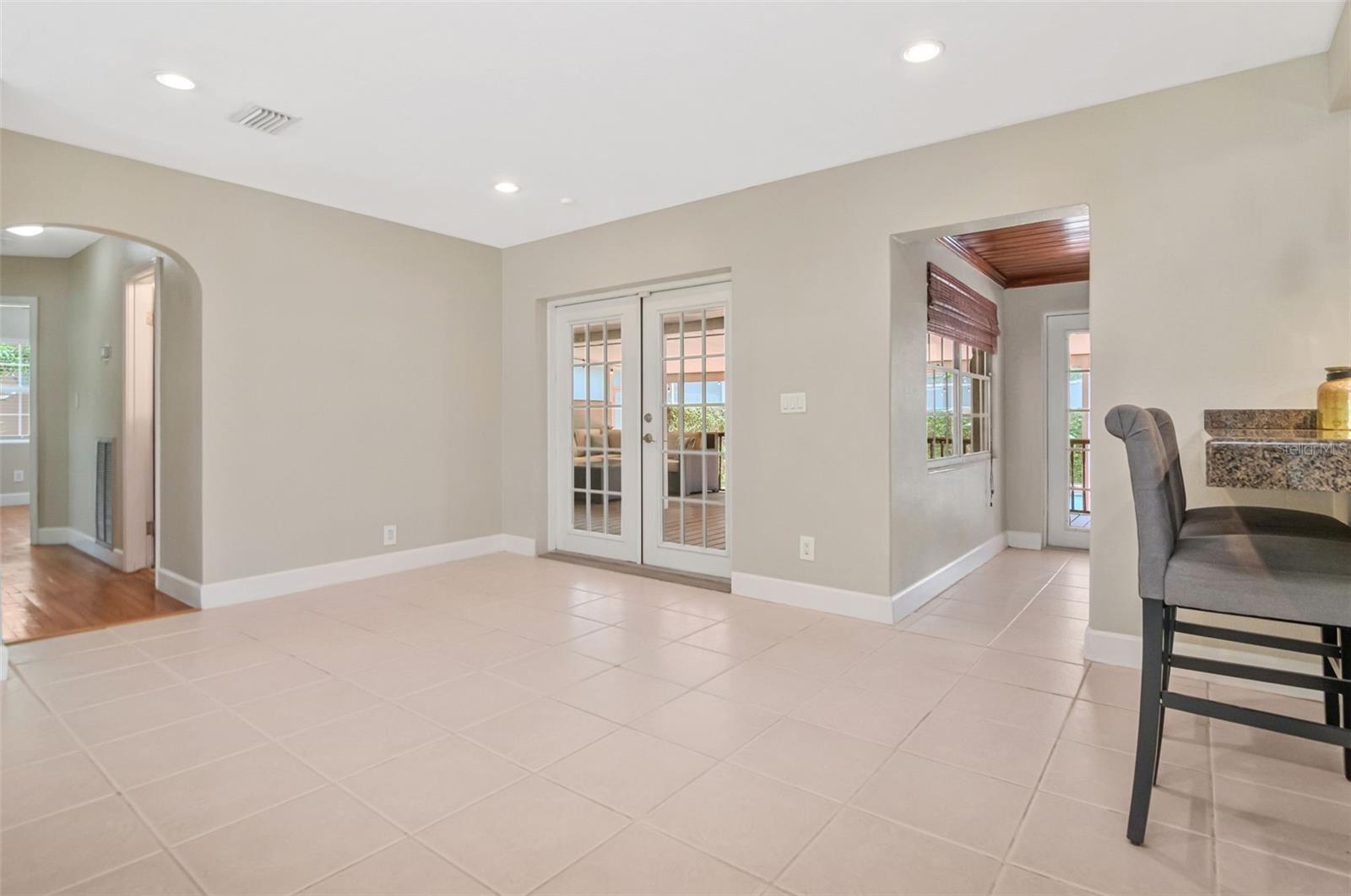 311 N GOMEZ AVE — photo 11