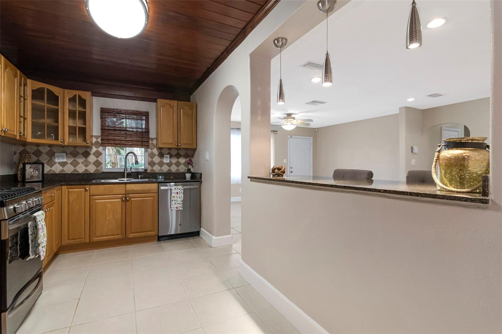 311 N GOMEZ AVE — photo 19