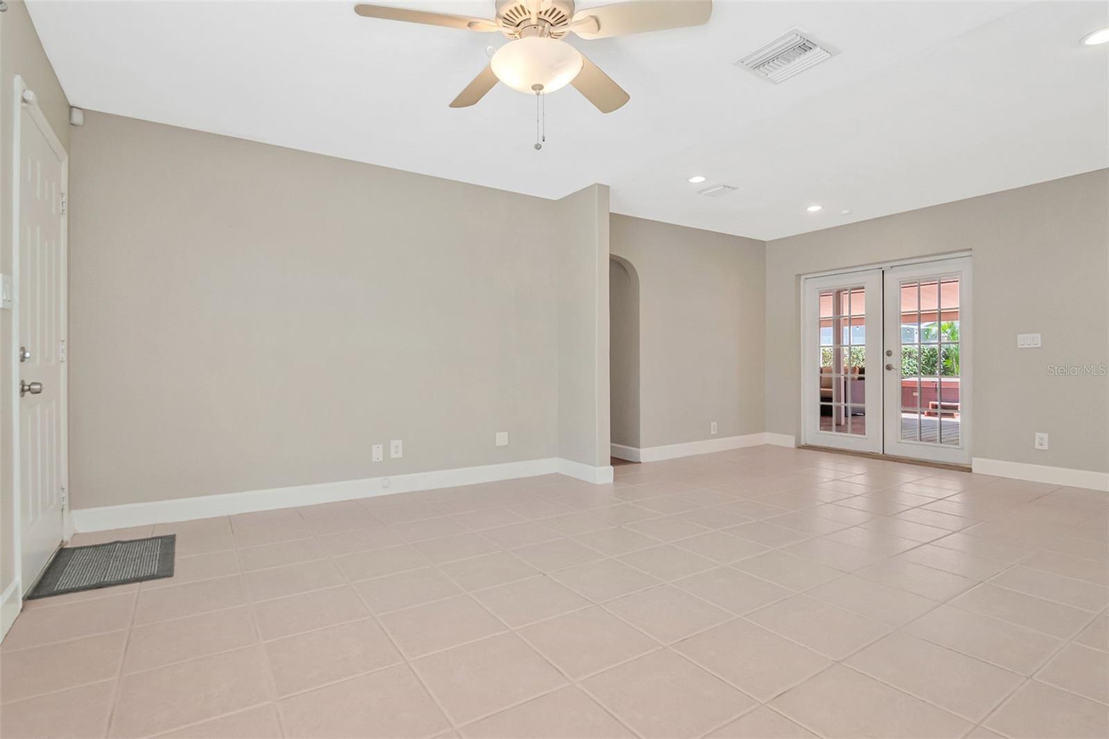 311 N GOMEZ AVE — photo 8