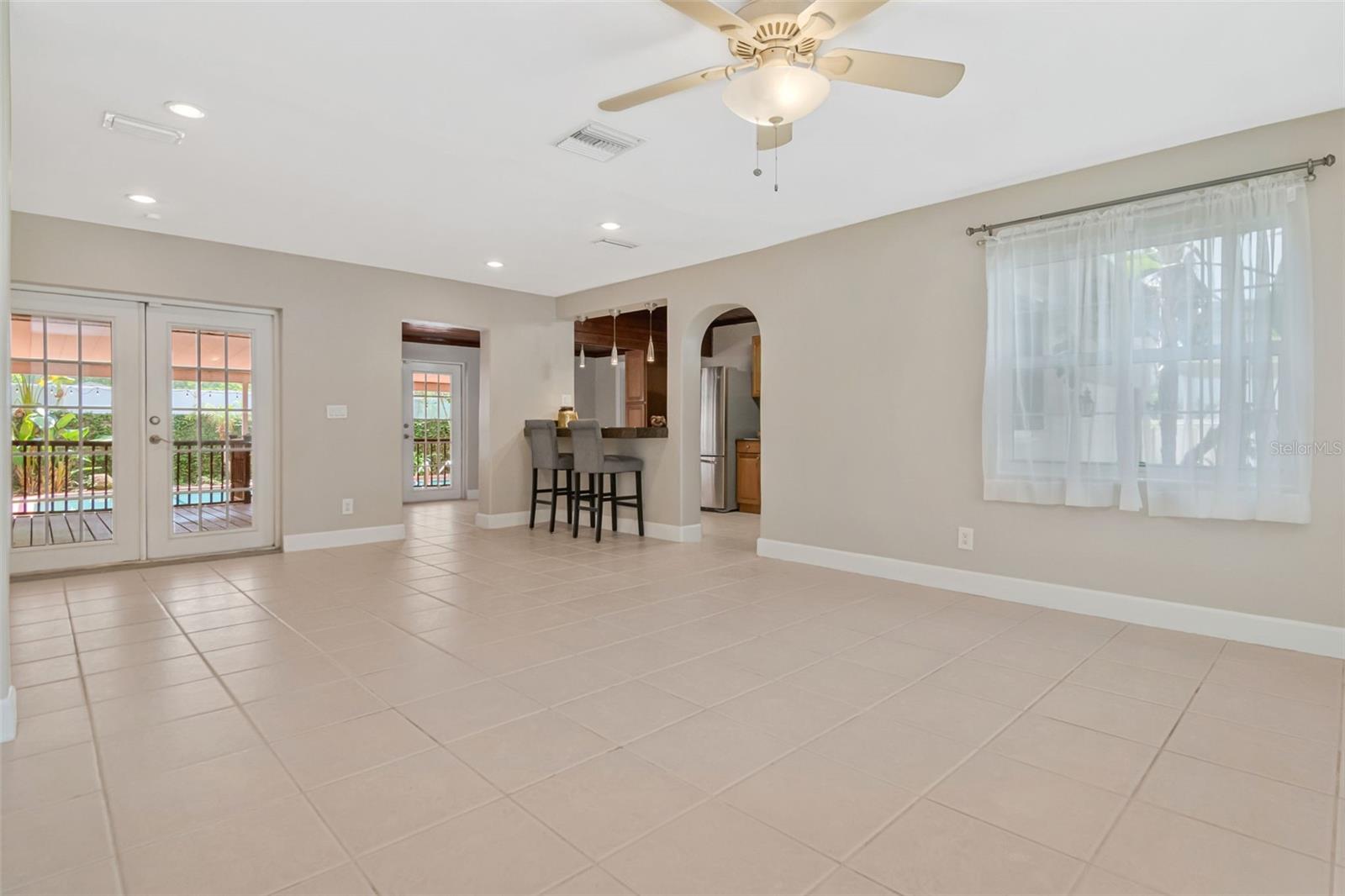 311 N GOMEZ AVE — photo 6
