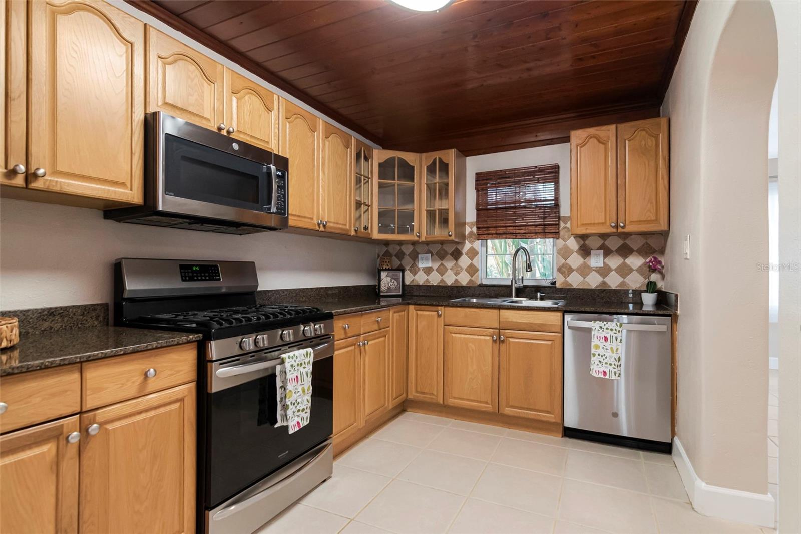 311 N GOMEZ AVE — photo 18