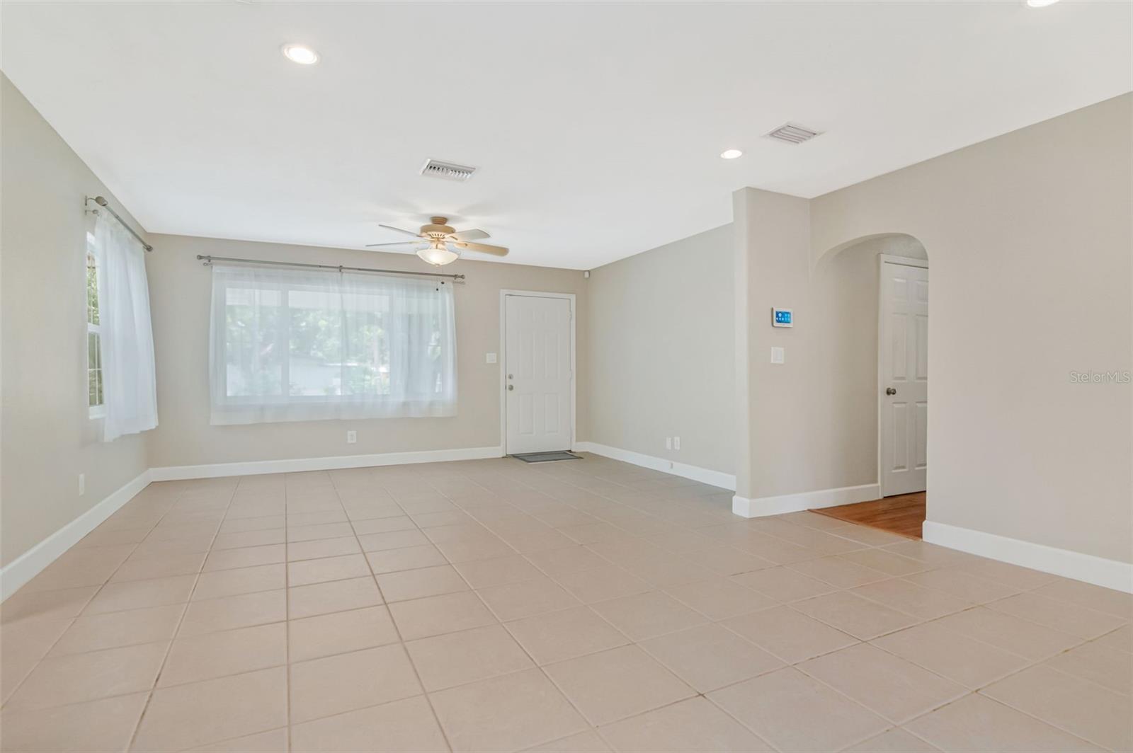 311 N GOMEZ AVE — photo 13