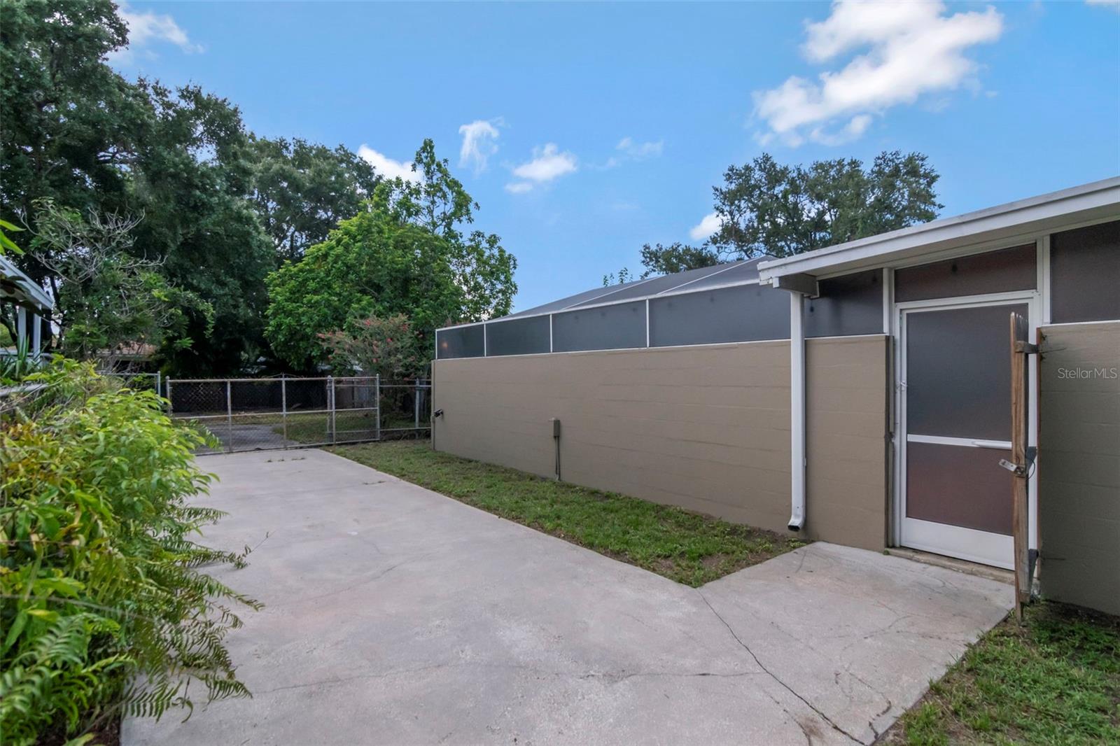 311 N GOMEZ AVE — photo 44