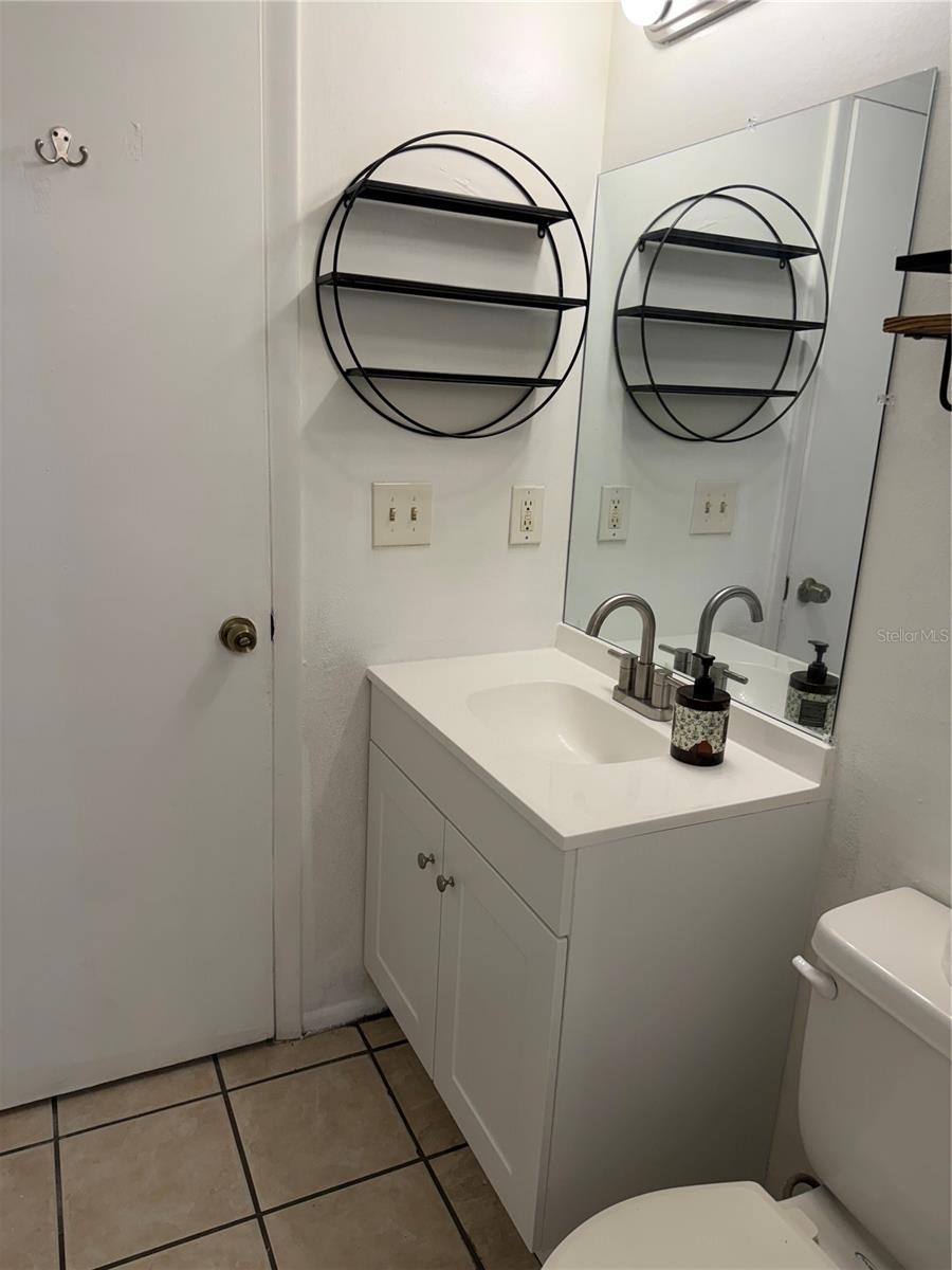8237 RAVENCROFT DR — photo 4