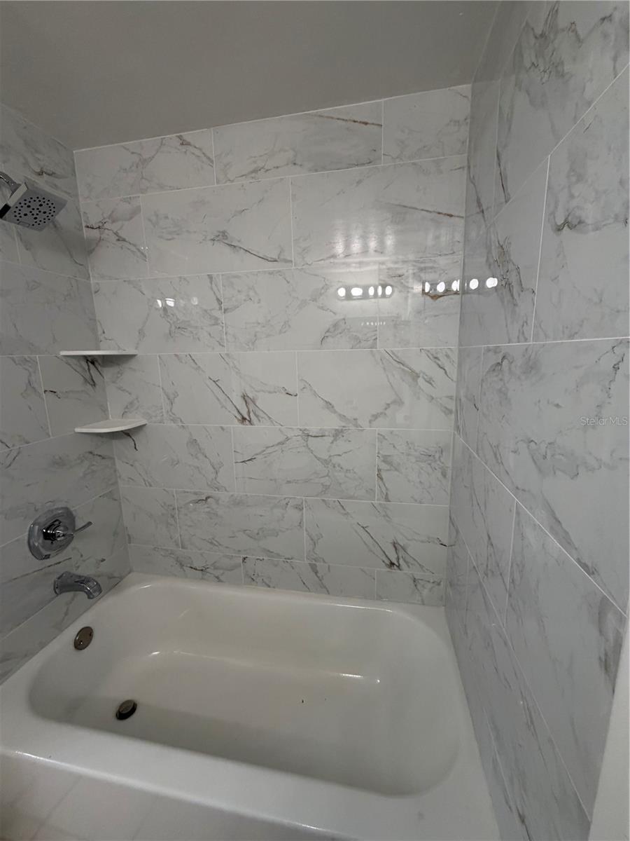 8237 RAVENCROFT DR — photo 6